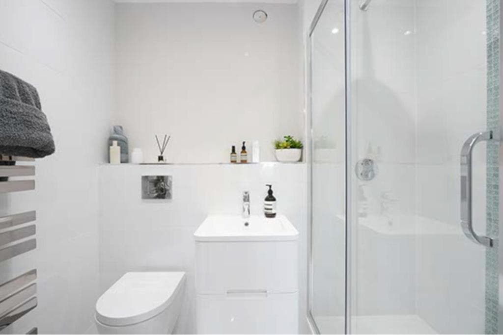 Modern 3 bed Entire House, Gym & Underfloor Heating