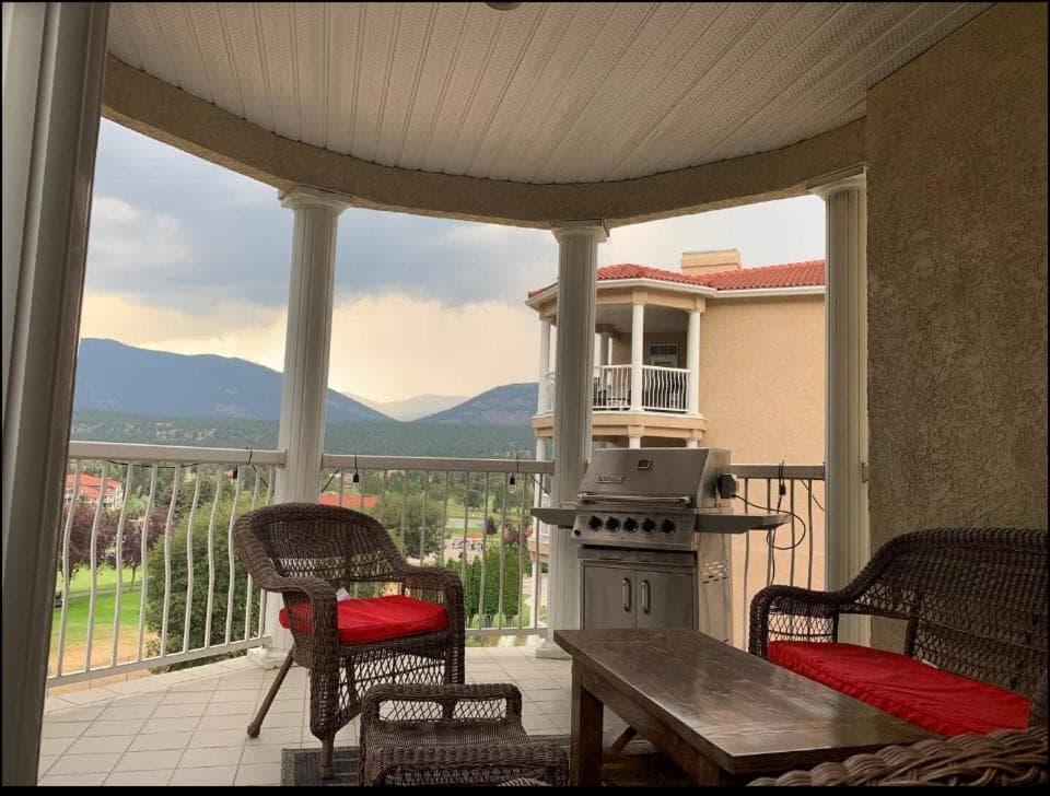 Mountain View Vacation Villa Main Floor Unit, No Stairs