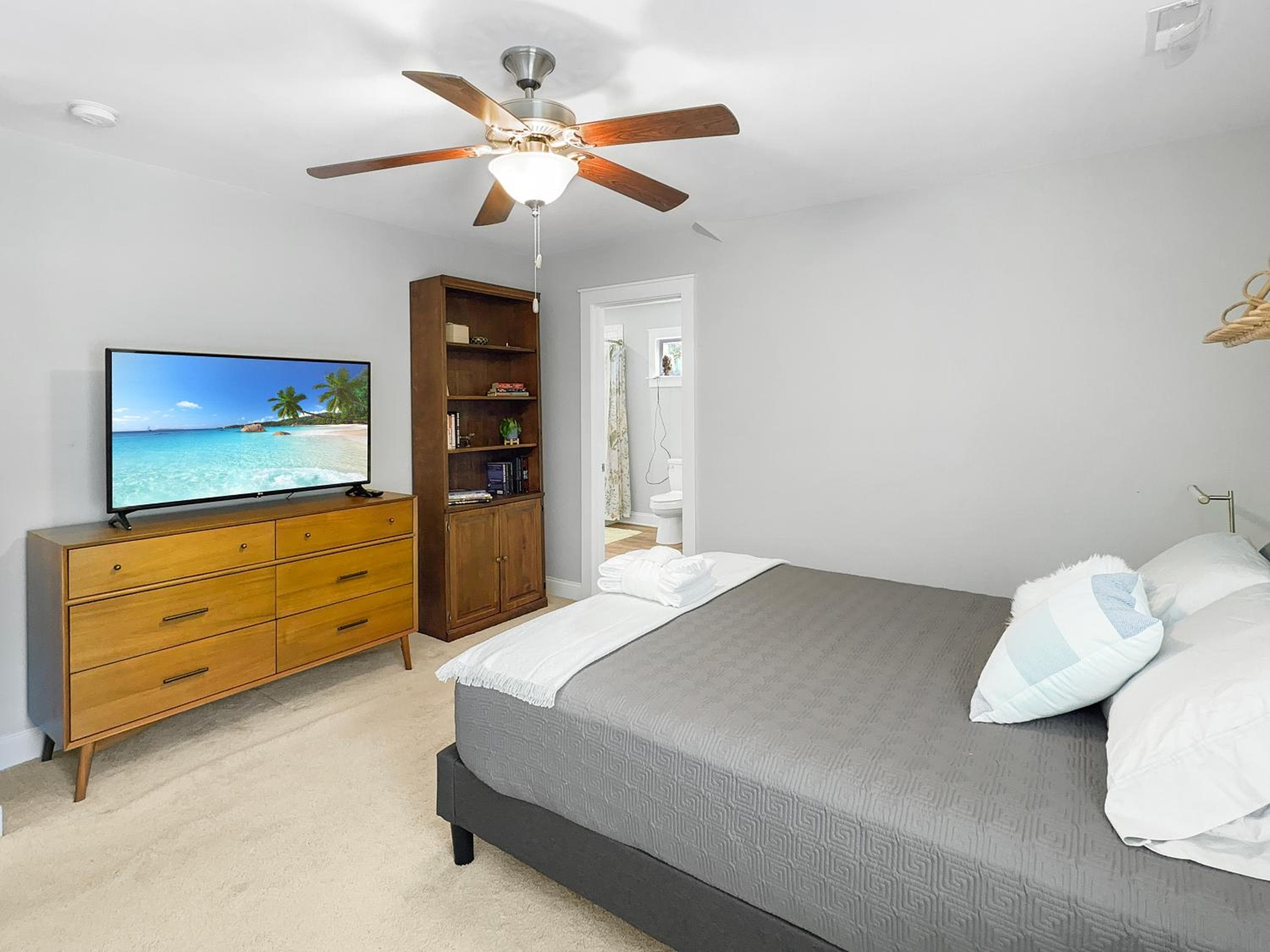 Park Circle Home 7 miles DT, 15 miles to Beach