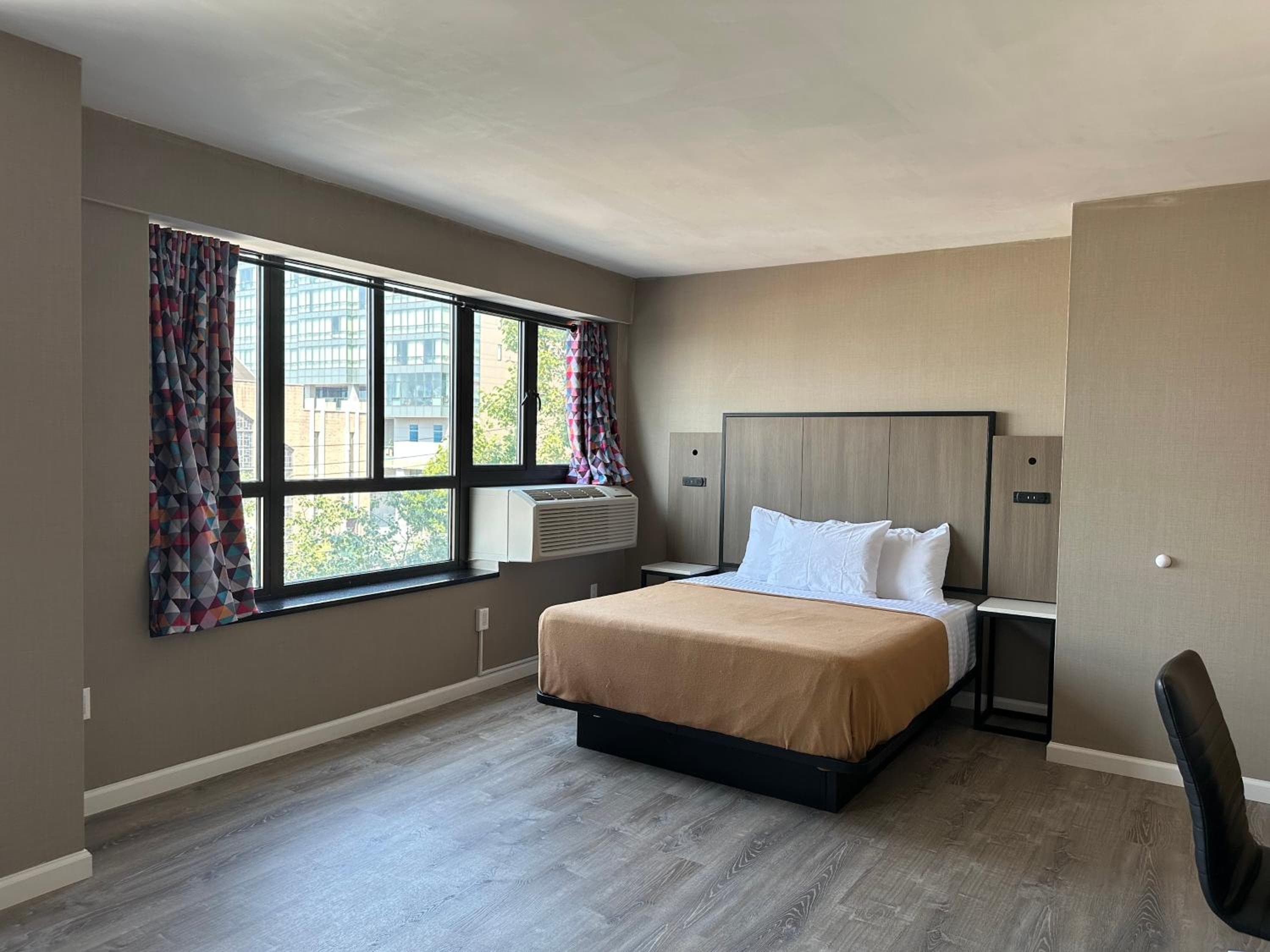 Regal Inn & Suites New York LaGuardia Hotel