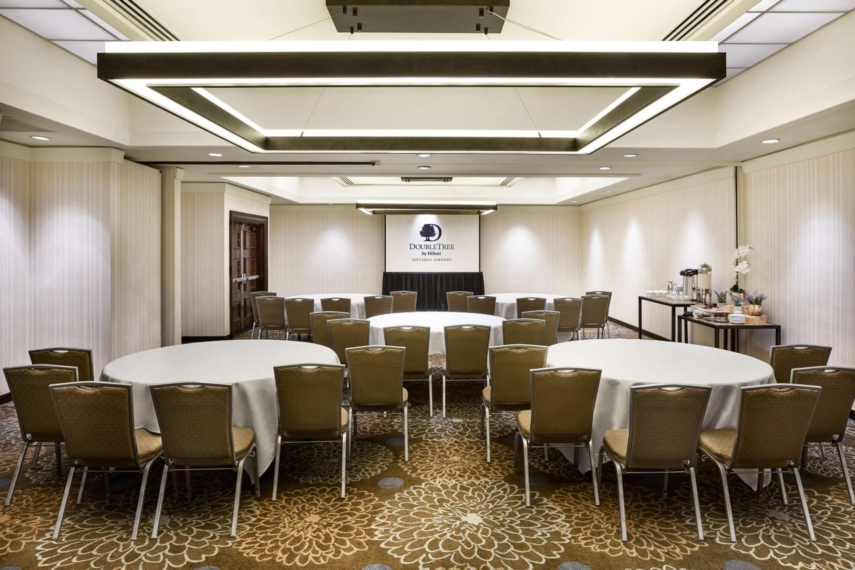 DoubleTree by Hilton Ontario Airport