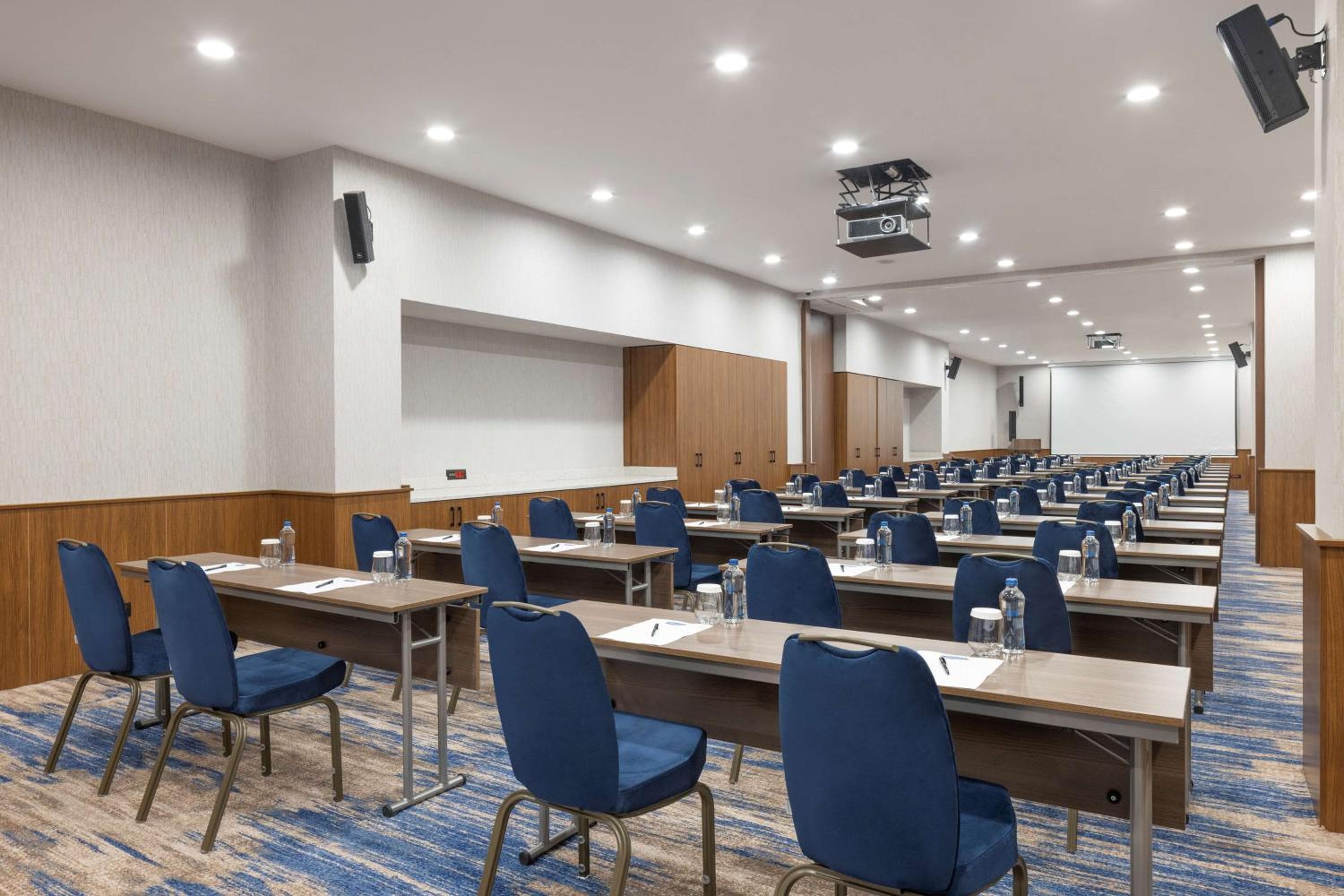 Hampton By Hilton Istanbul Airport, Arnavutkoy
