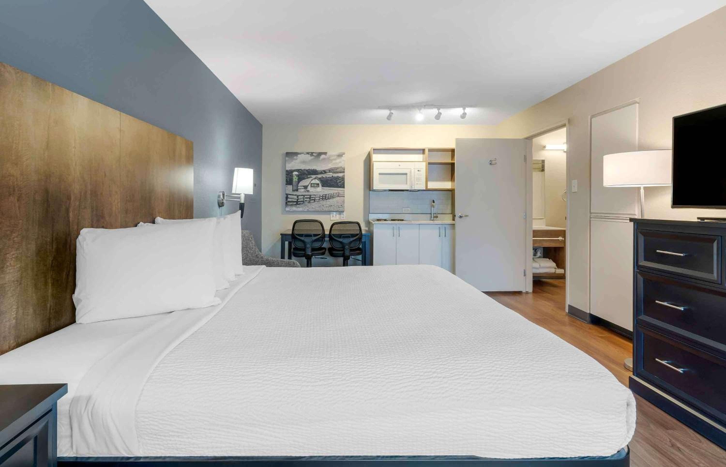 Extended Stay America Suites - San Francisco - San Mateo - SFO