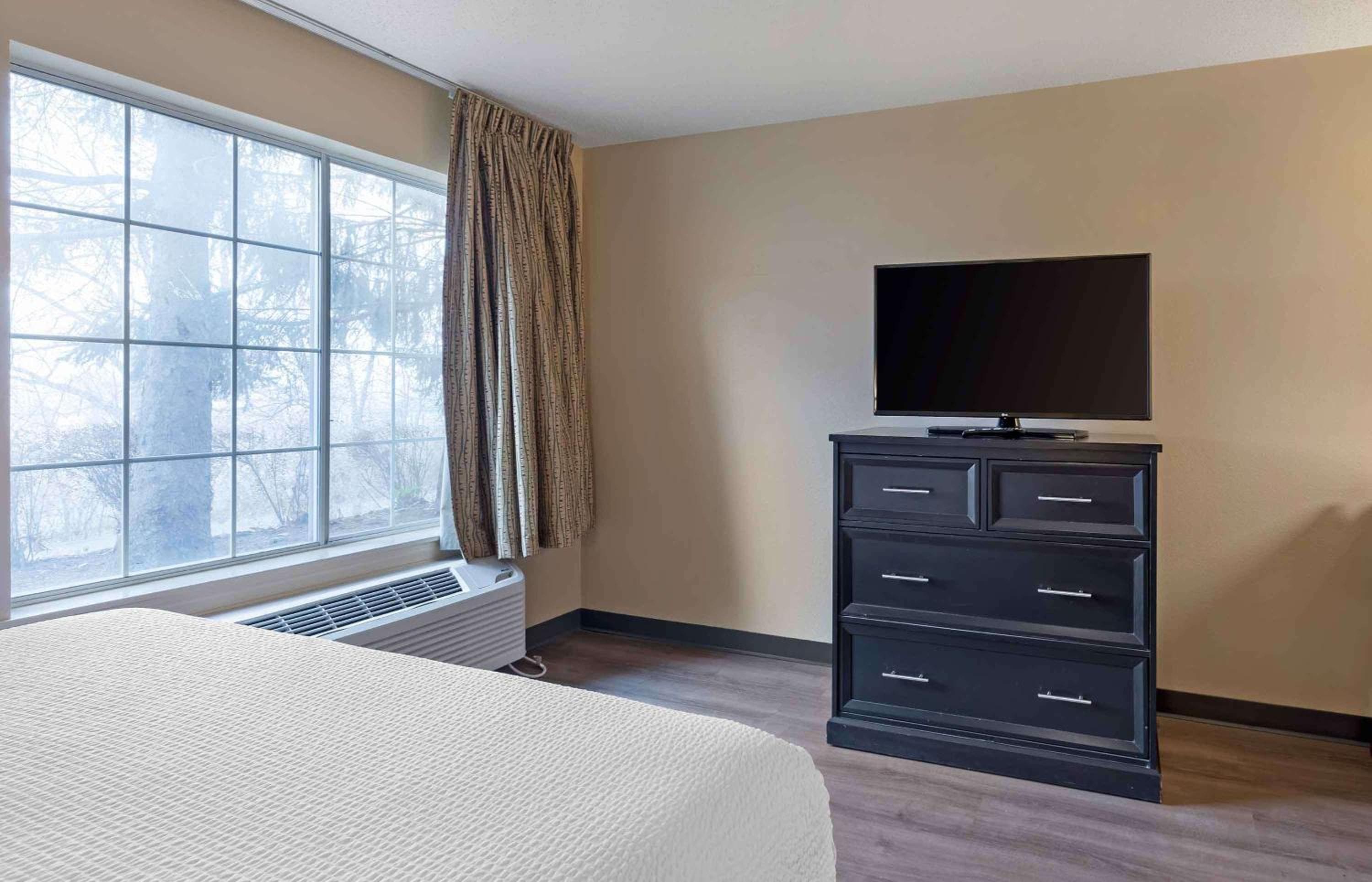 Extended Stay America Select Suites - St Louis - Airport - Central