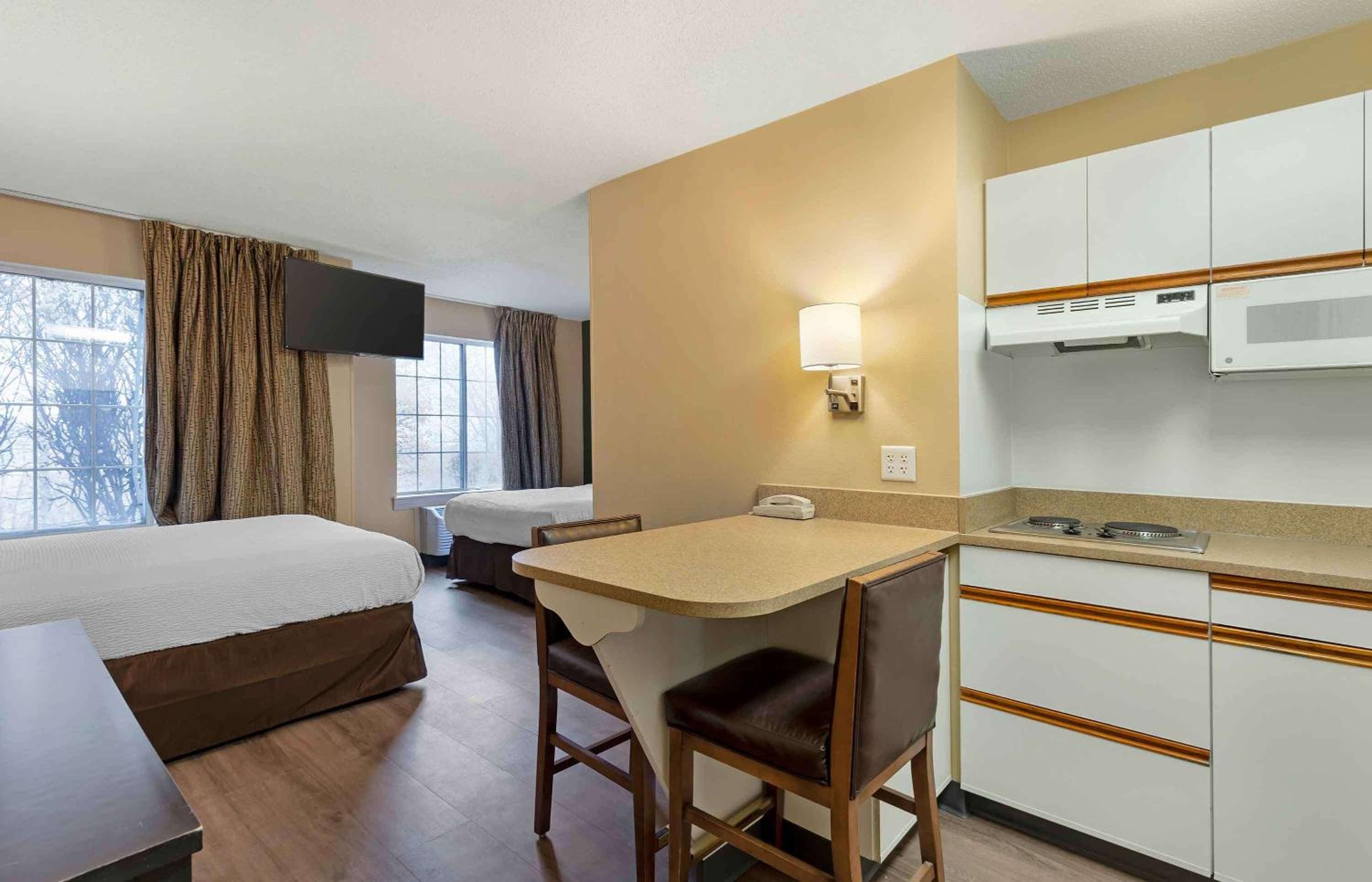 Extended Stay America Select Suites - St Louis - Airport - Central