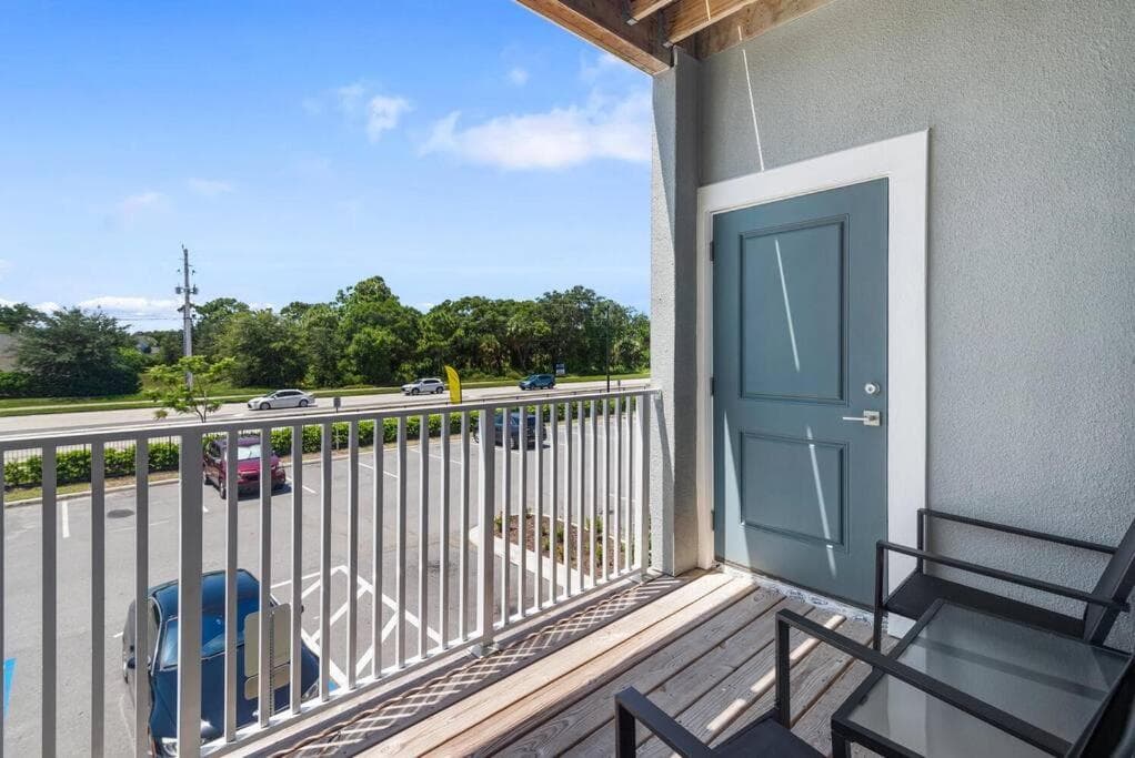 Upscale 1BR/1BA: Resort Vibes, City Edge, Bliss