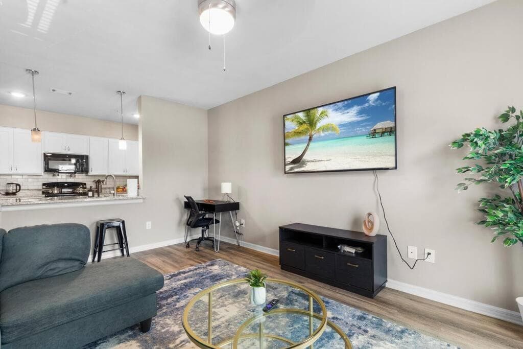 Upscale 1BR/1BA: Resort Vibes, City Edge, Bliss