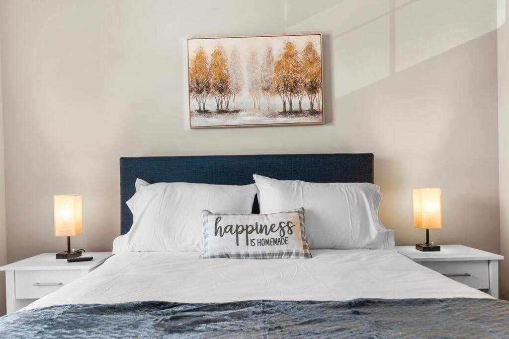 Upscale 1BR/1BA: Resort Vibes, City Edge, Bliss