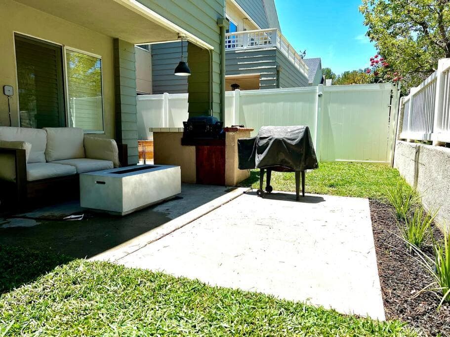 King Bed - Condo in Irvine
