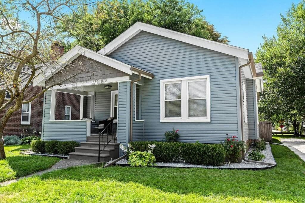 Fresh, Contemporary 2BR Home in Downtown Royal Oak