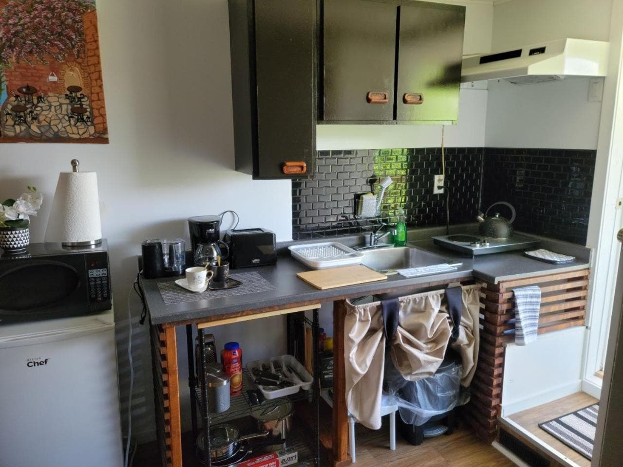 Comfy 1 bdrm apartment close to highway