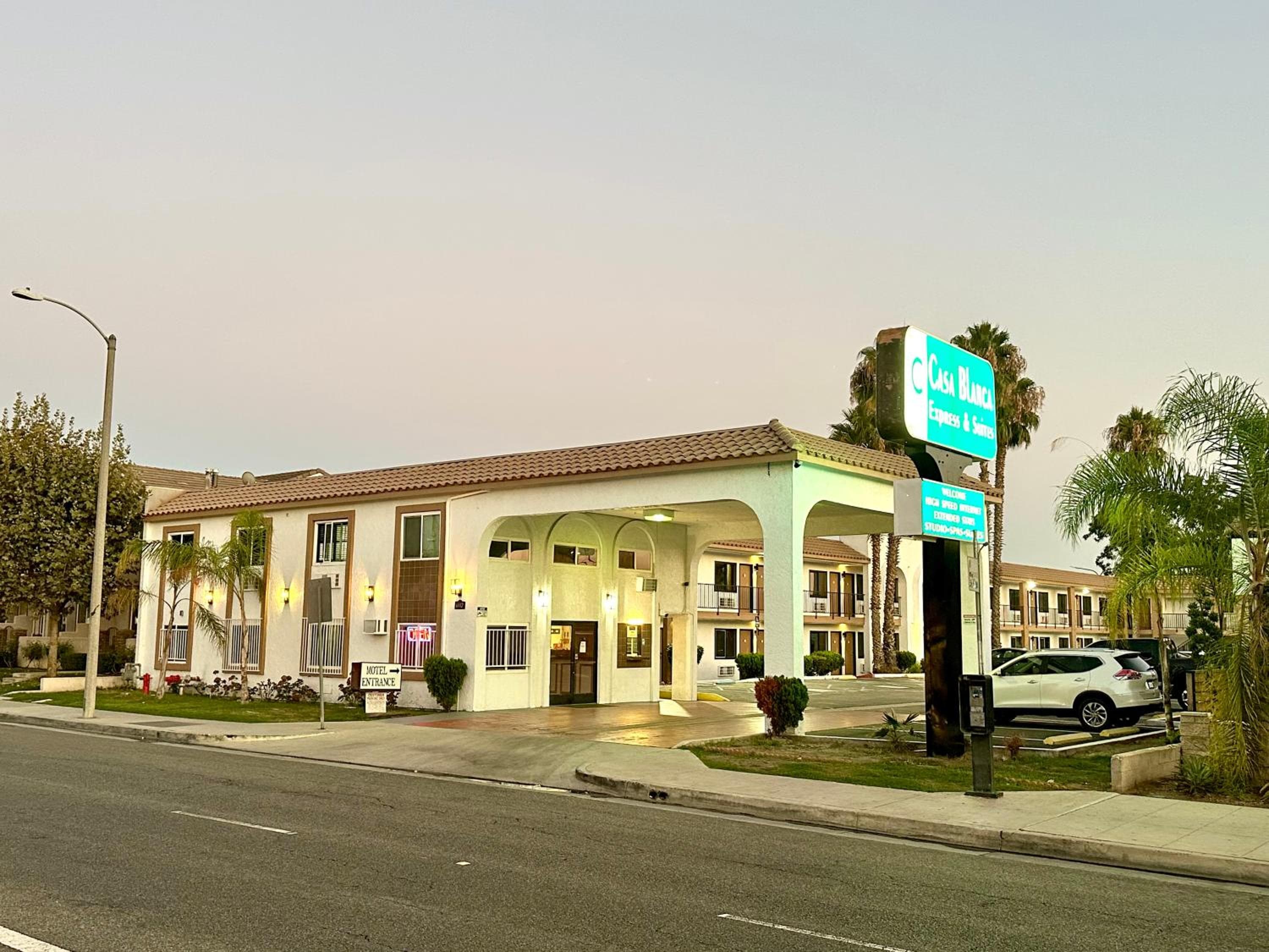 Casa Blanca Hotel - Cypress, Buena Park