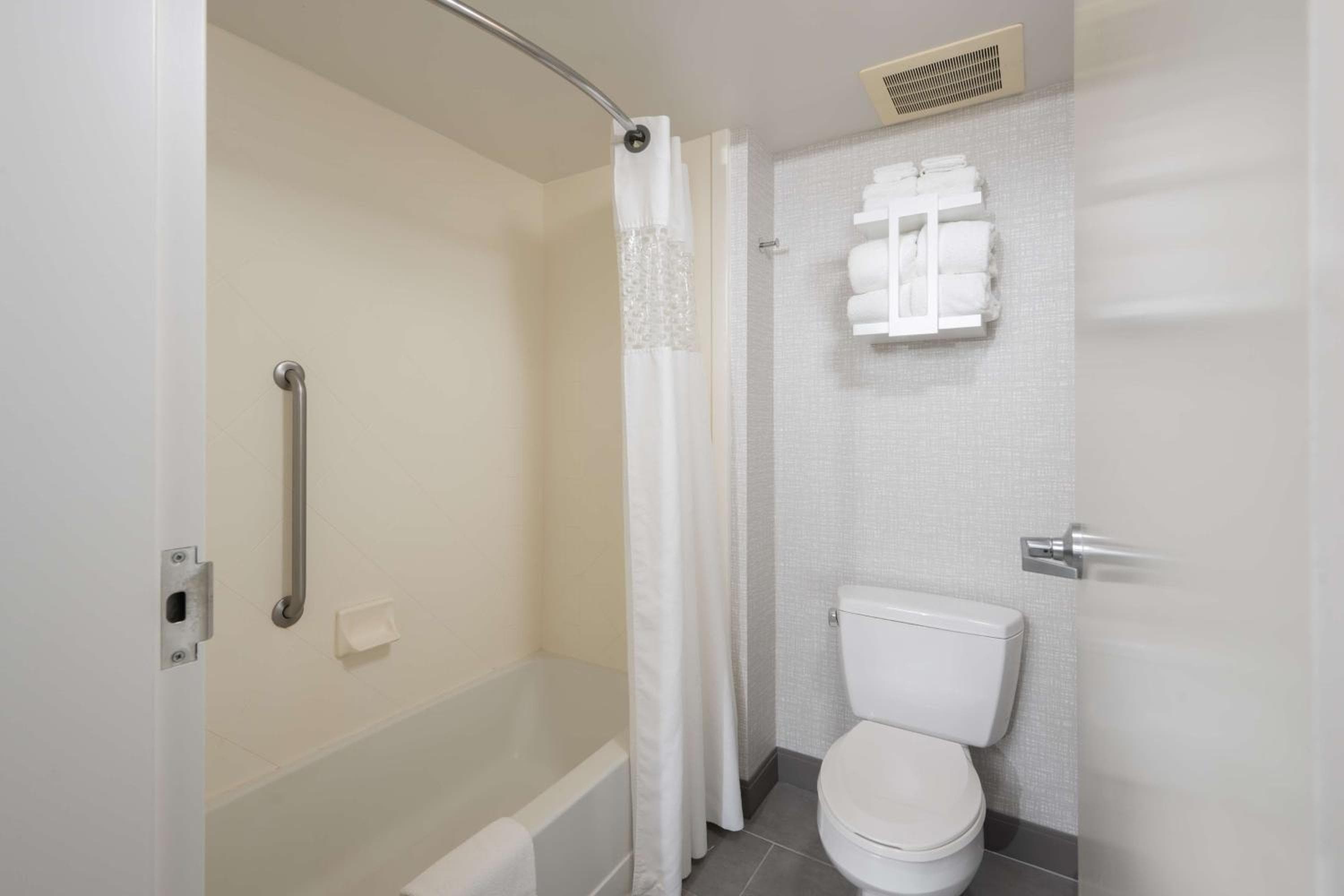 Hampton Inn & Suites - Cape Cod / West Yarmouth