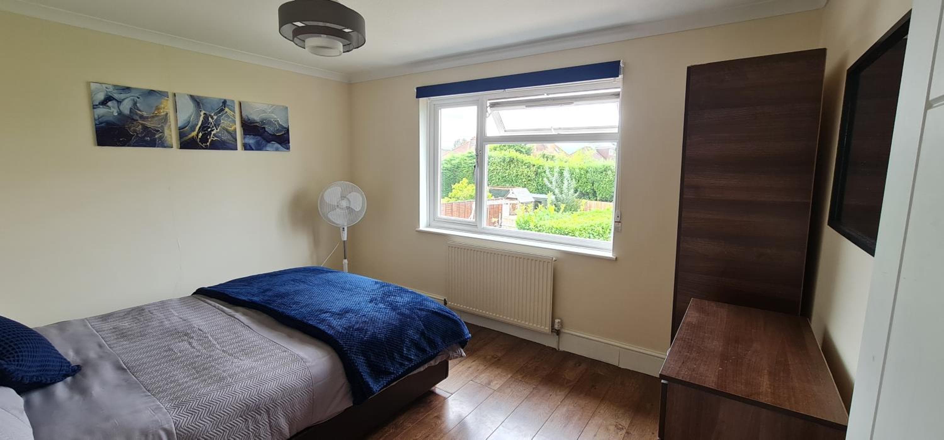 6 Bedroom Spacious villa, Free Parking