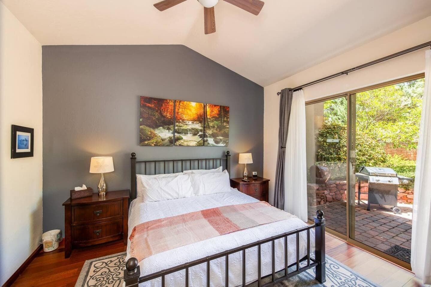 Uptown Sedona Gem: 3-Bed Townhome with Majestic Views and Central Location