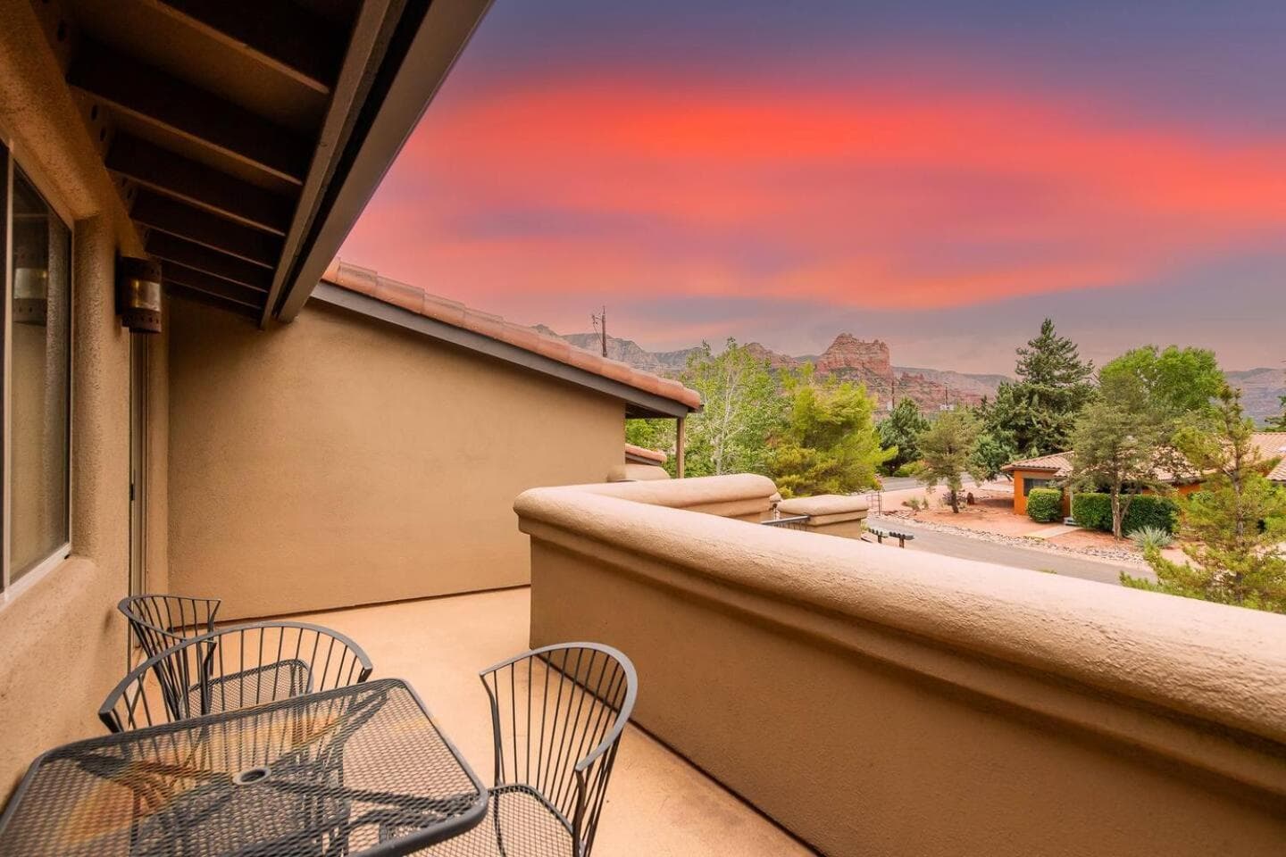 Uptown Sedona Gem: 3-Bed Townhome with Majestic Views and Central Location