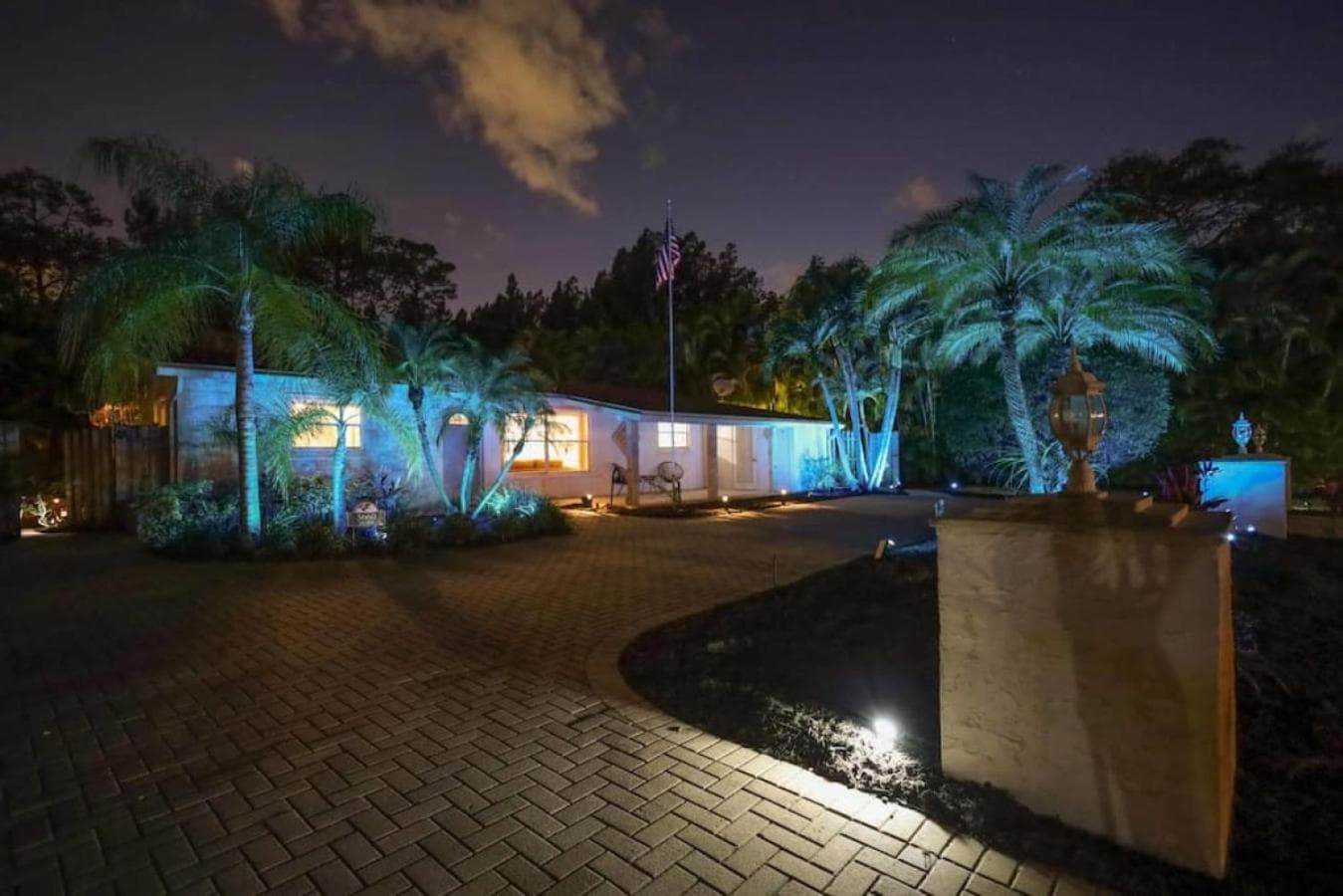 The Utopia Resort Dream Pool BBQ Outdoor Dining