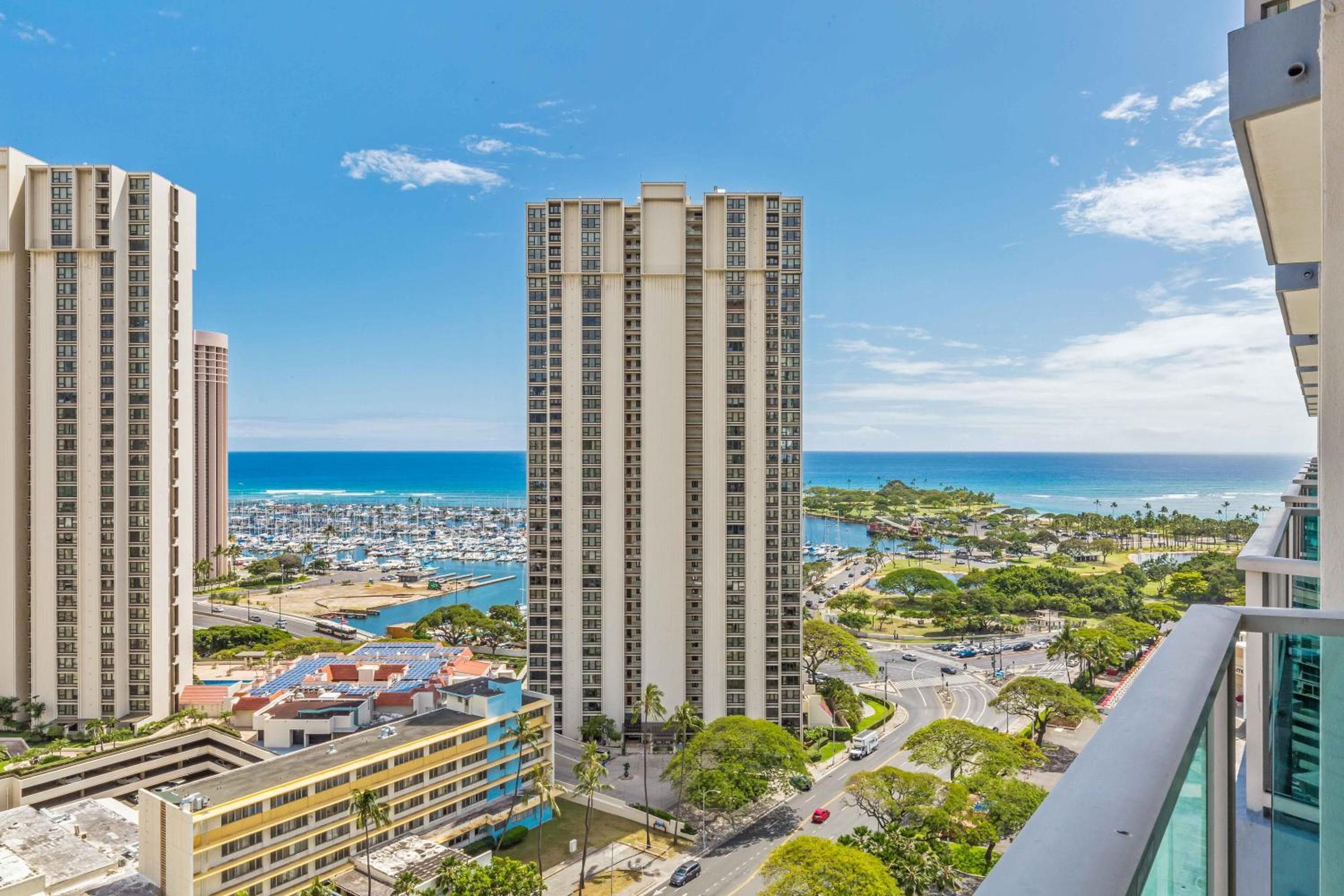 Castle At Ala Moana Hotel