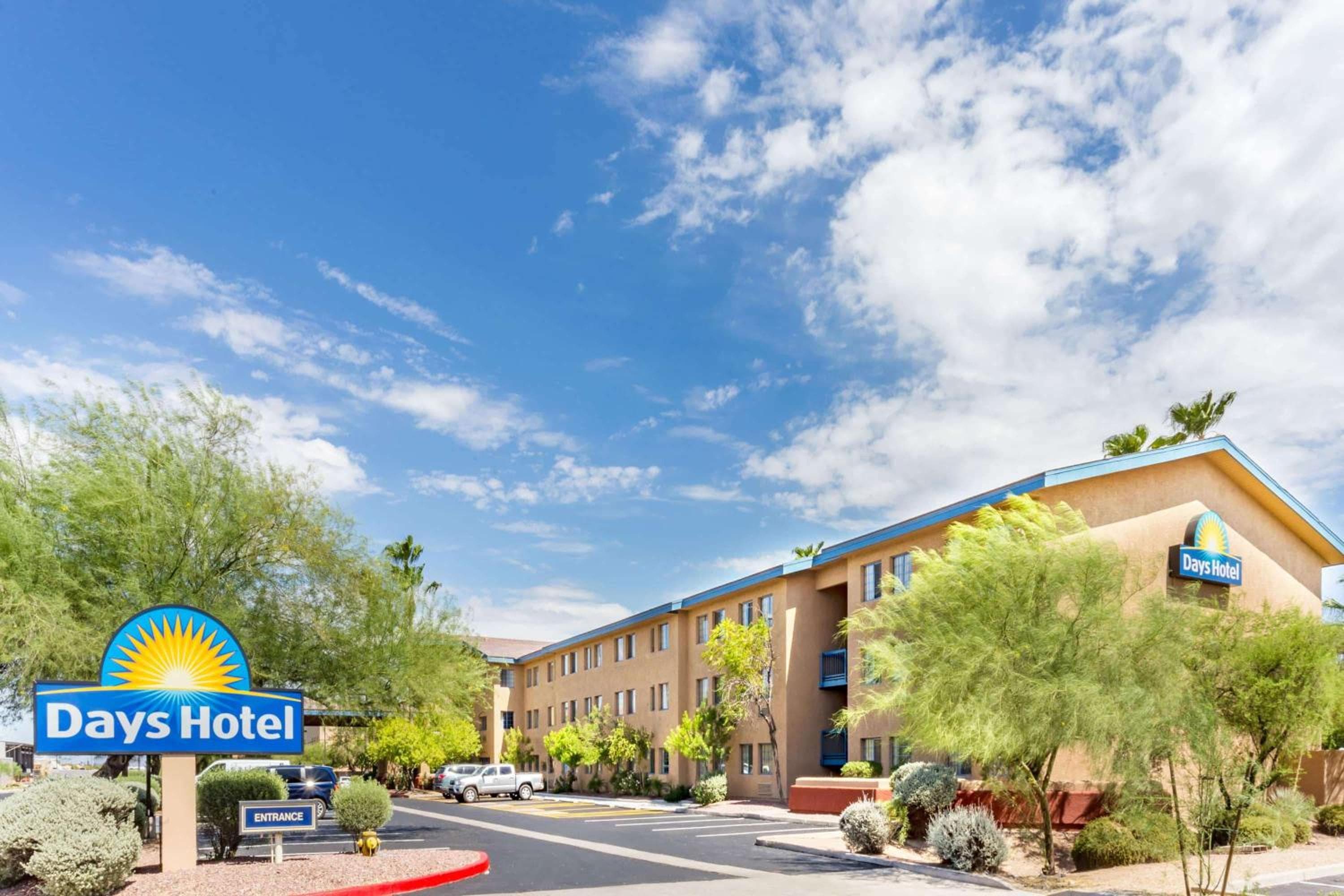 Days Inn & Suites by Wyndham Mesa Near Phoenix