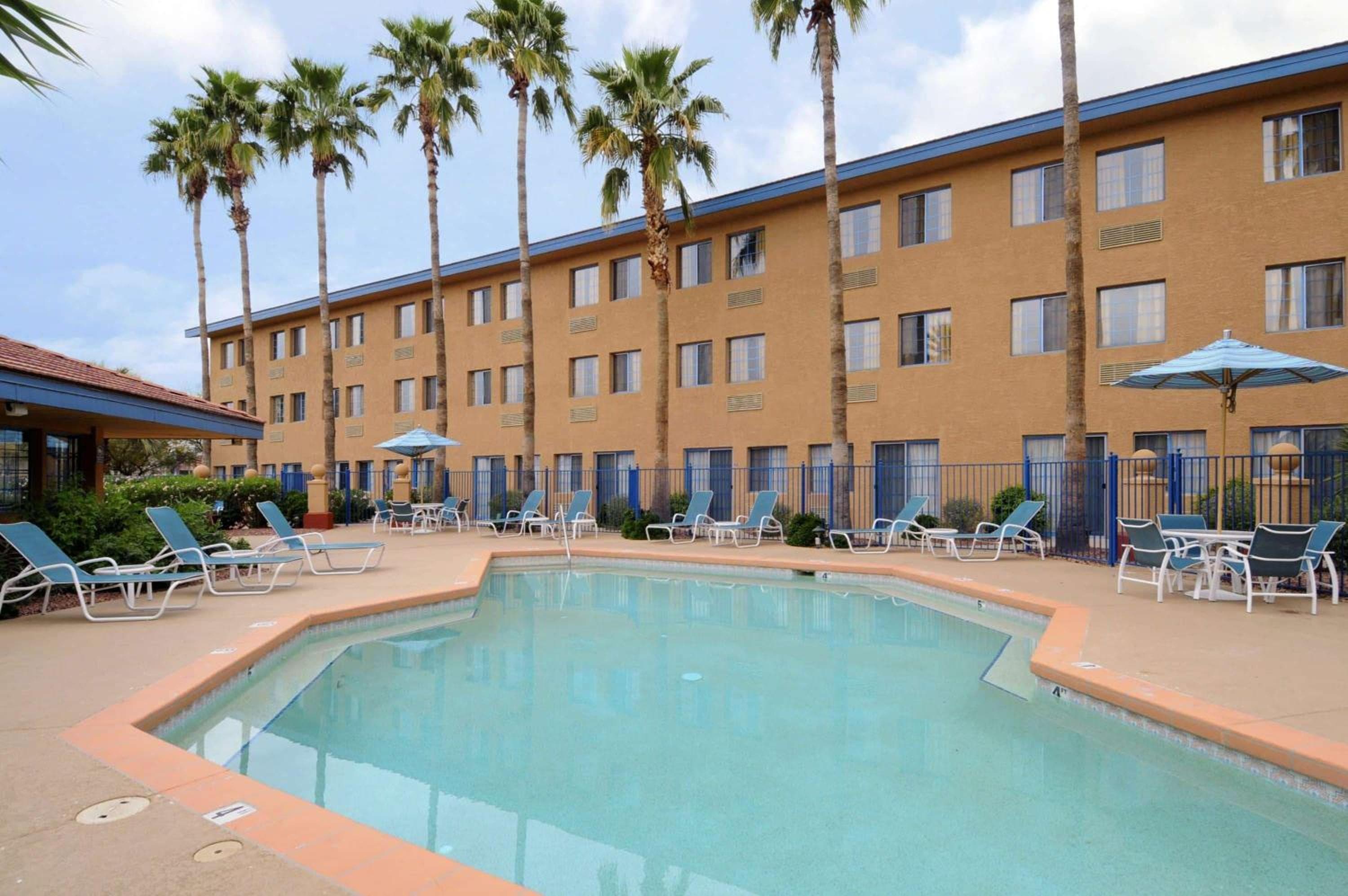 Days Inn & Suites by Wyndham Mesa Near Phoenix