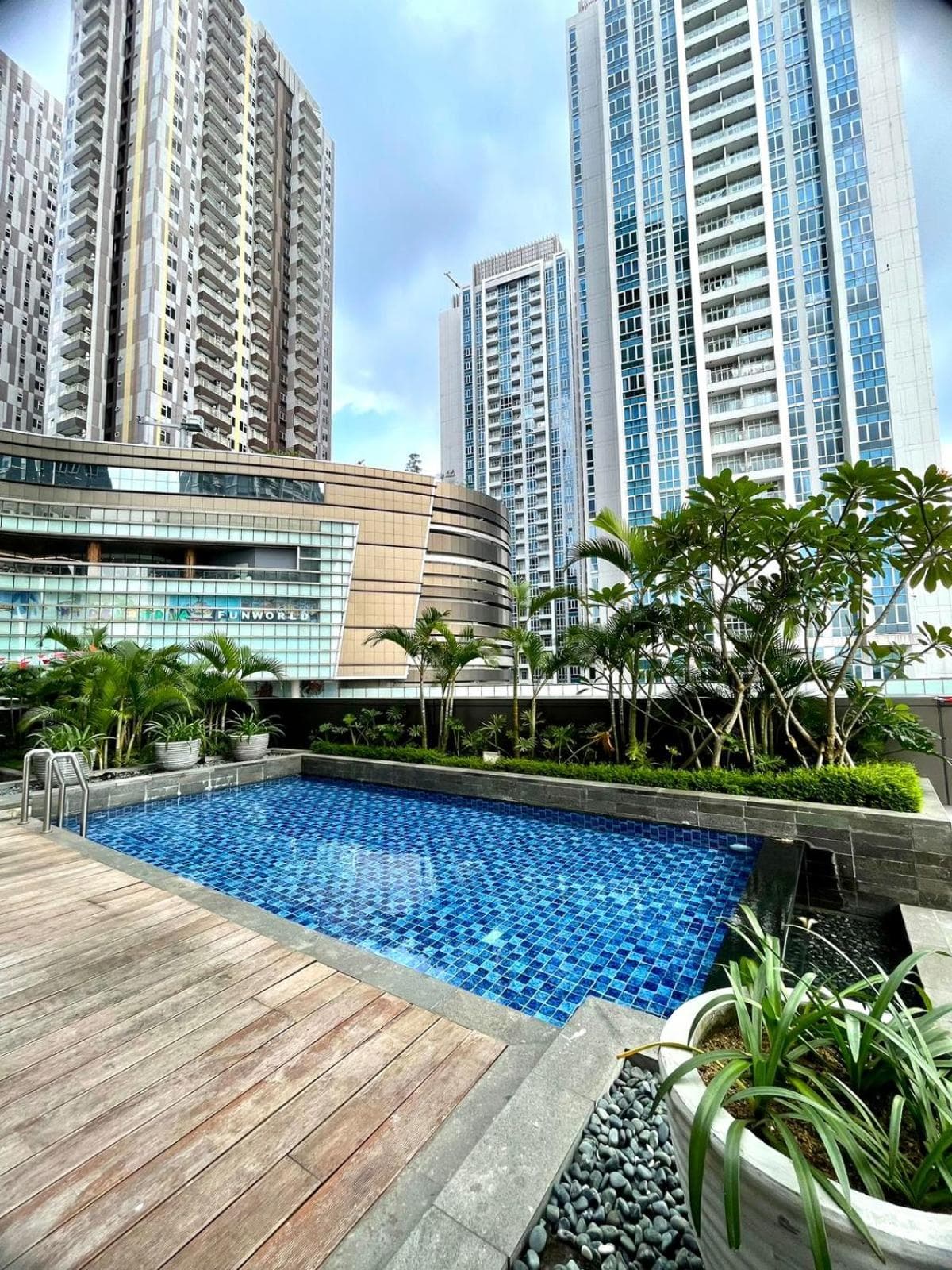 Insta-worthy staycation at 2BR luxury Apt - Podomoro Empire Tower