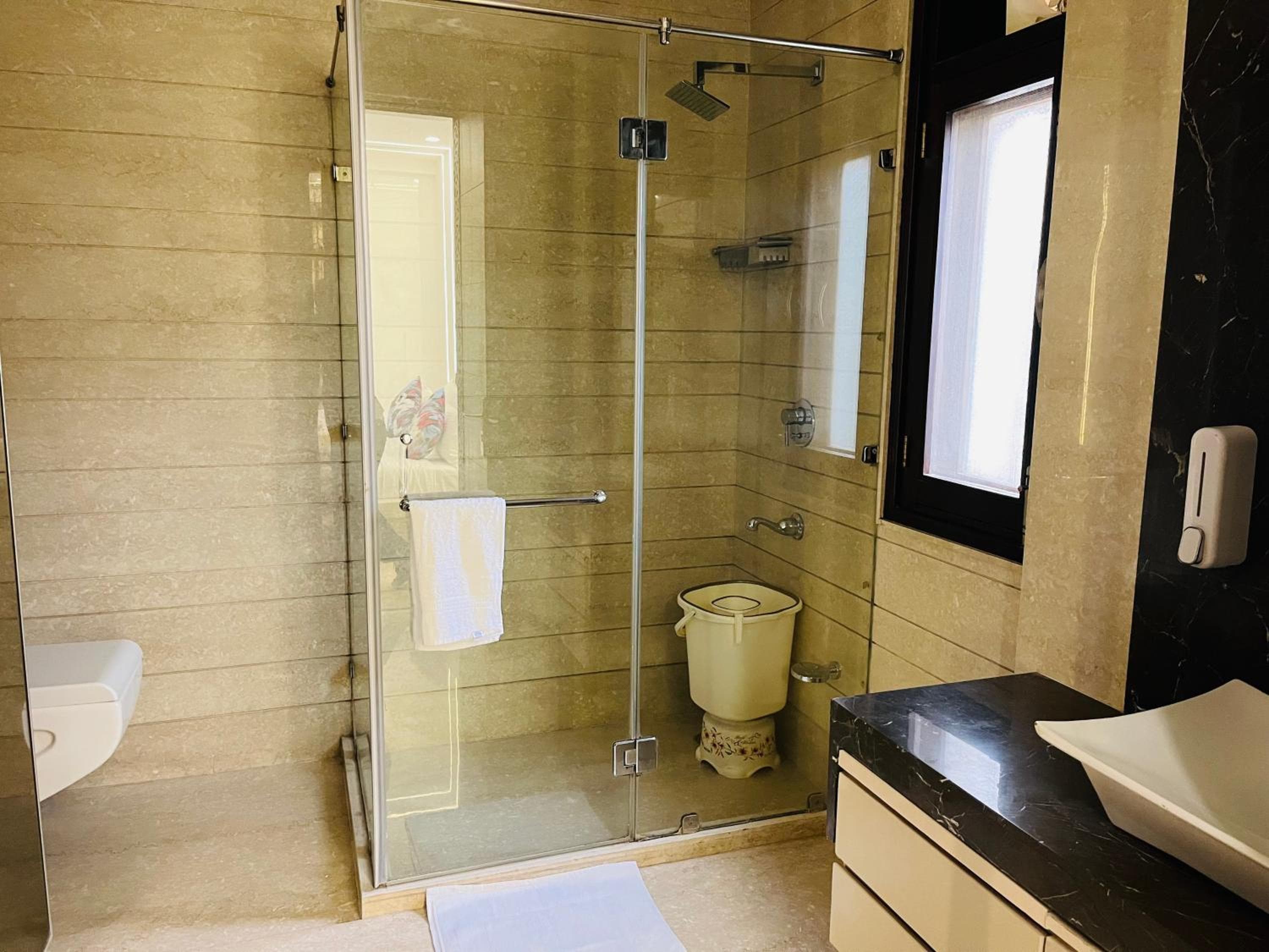 Gazebo Inn & Suites Medanta
