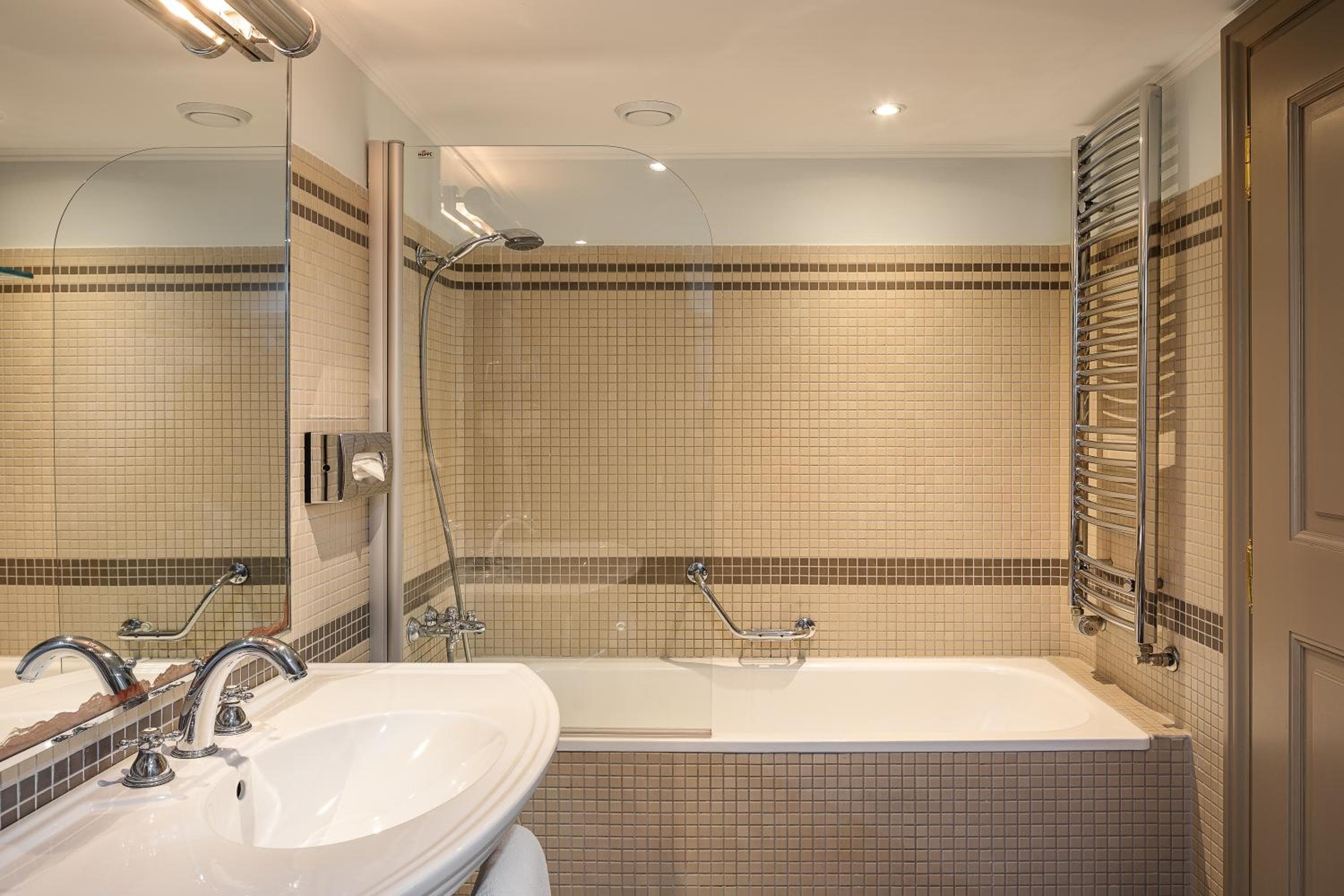 Iron Gate Hotel & Suites Prague by BHG