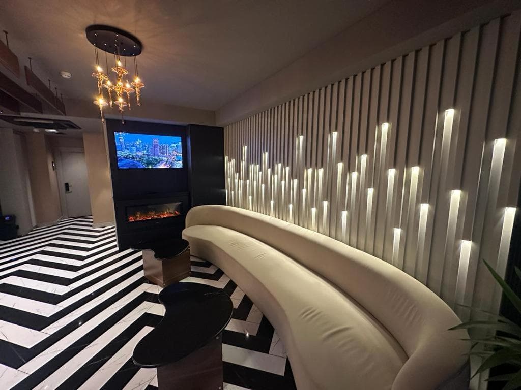 THE PARK HOTEL