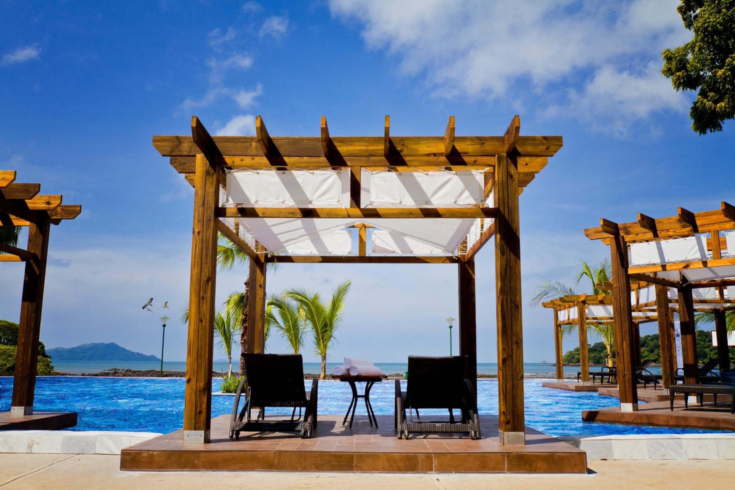 17E Beautiful 2-Bedroom Ocean View Apartment