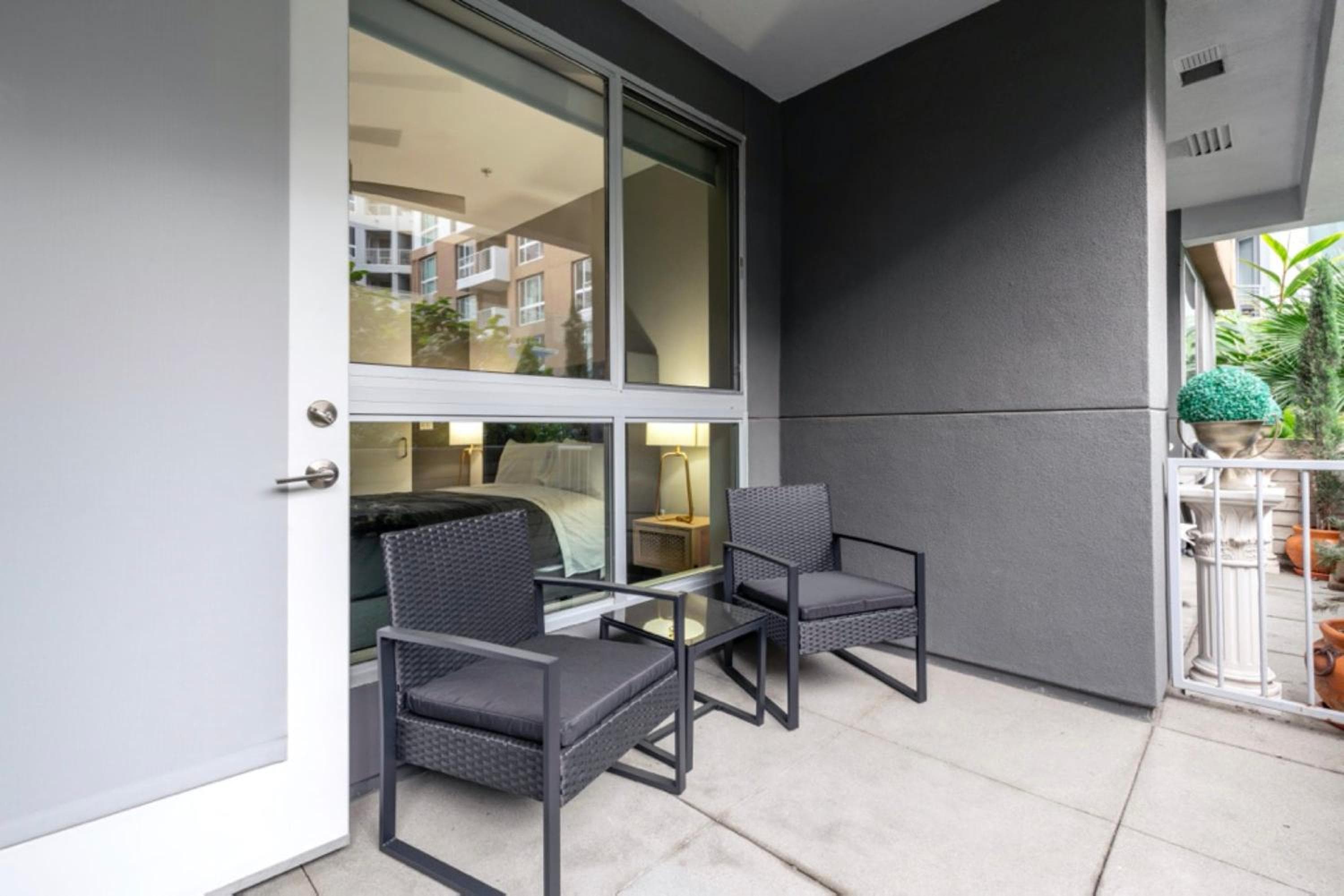 Brand New WeHo Luxury Apartment d