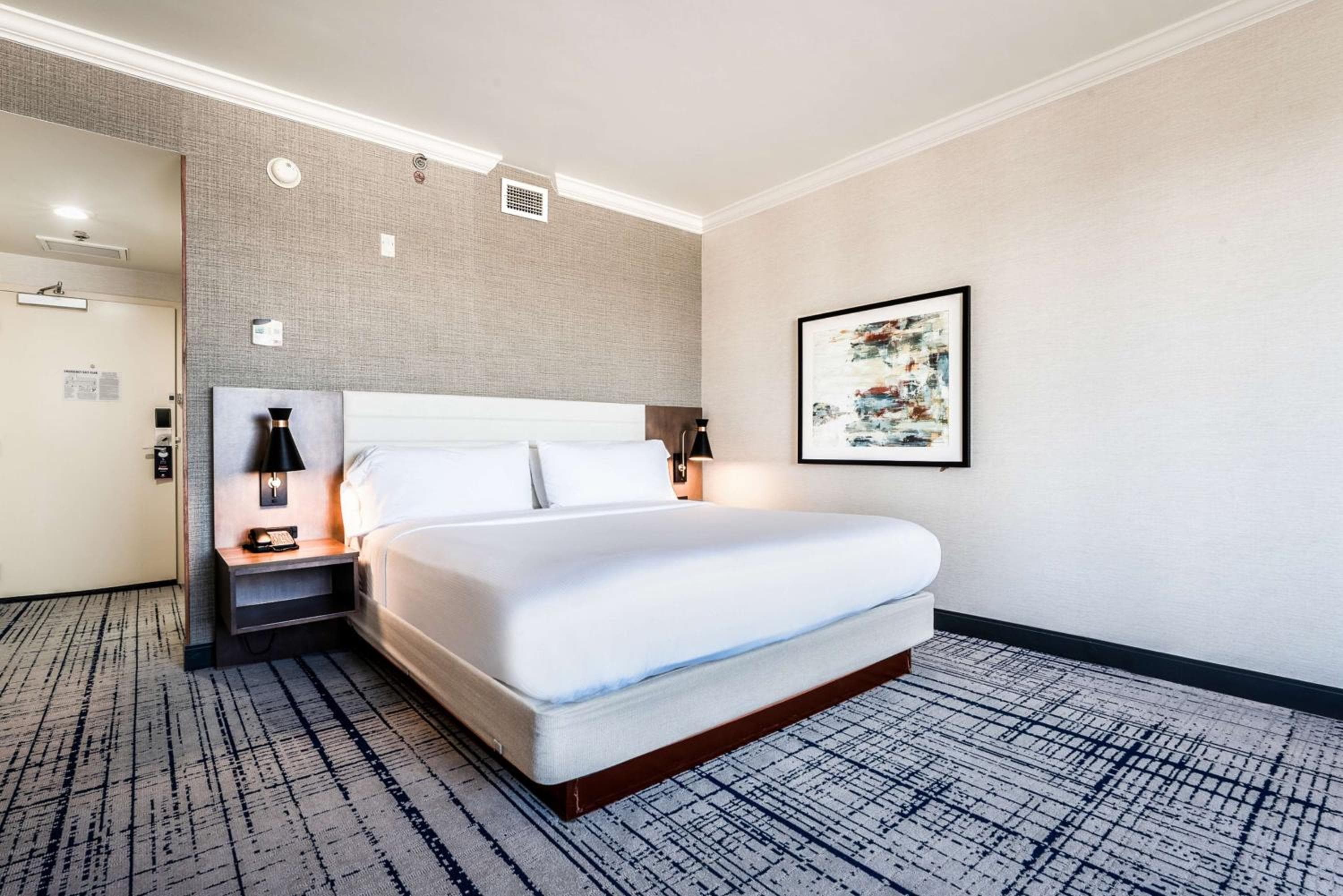 DoubleTree by Hilton South Charlotte Tyvola