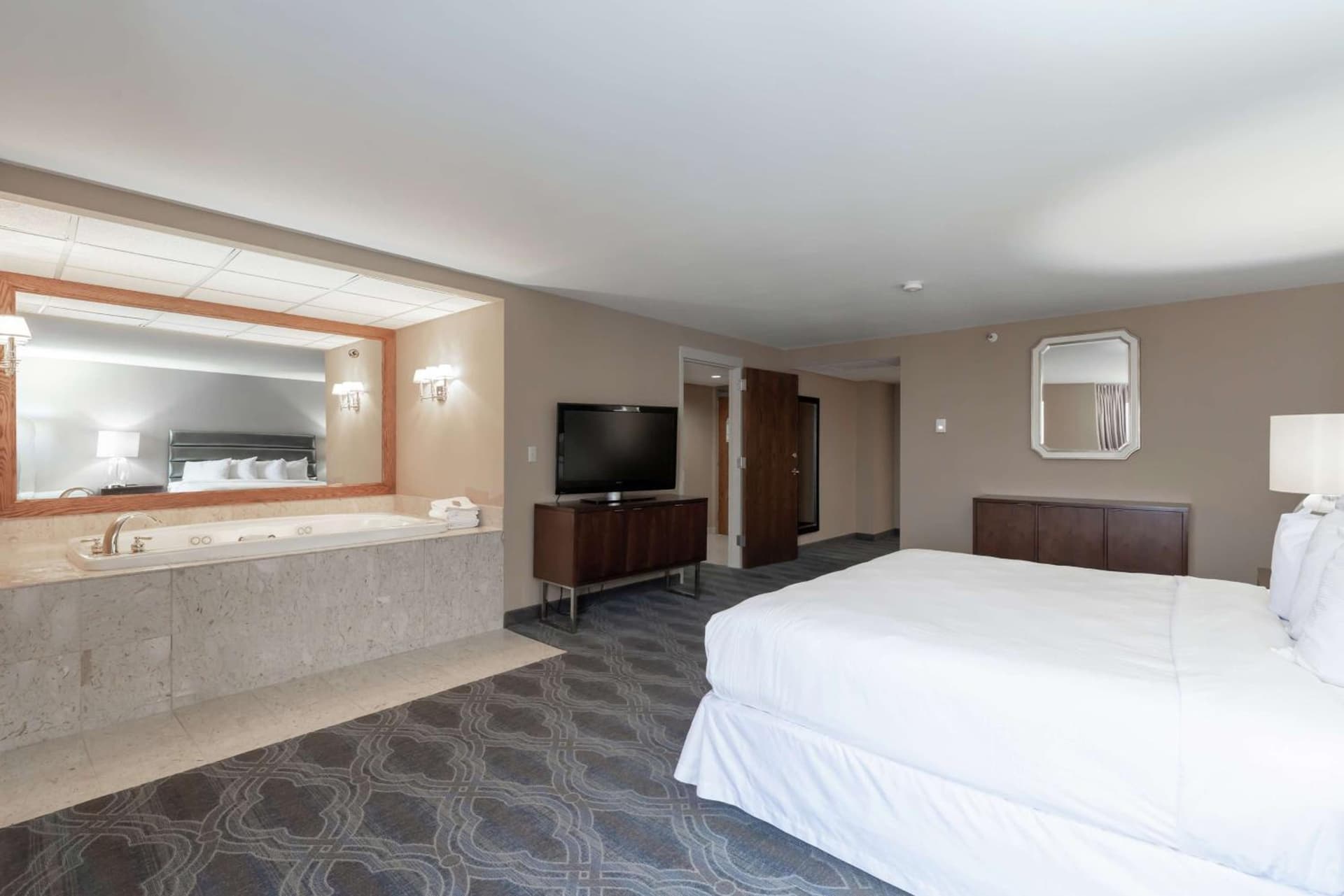DoubleTree by Hilton Bloomington Minneapolis South