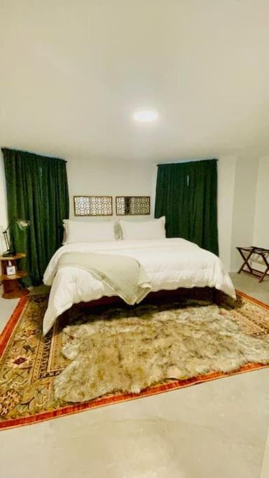Private Chicago Garden unit 1BR/1BA