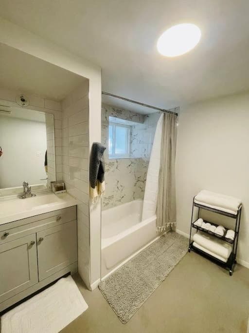 Private Chicago Garden unit 1BR/1BA