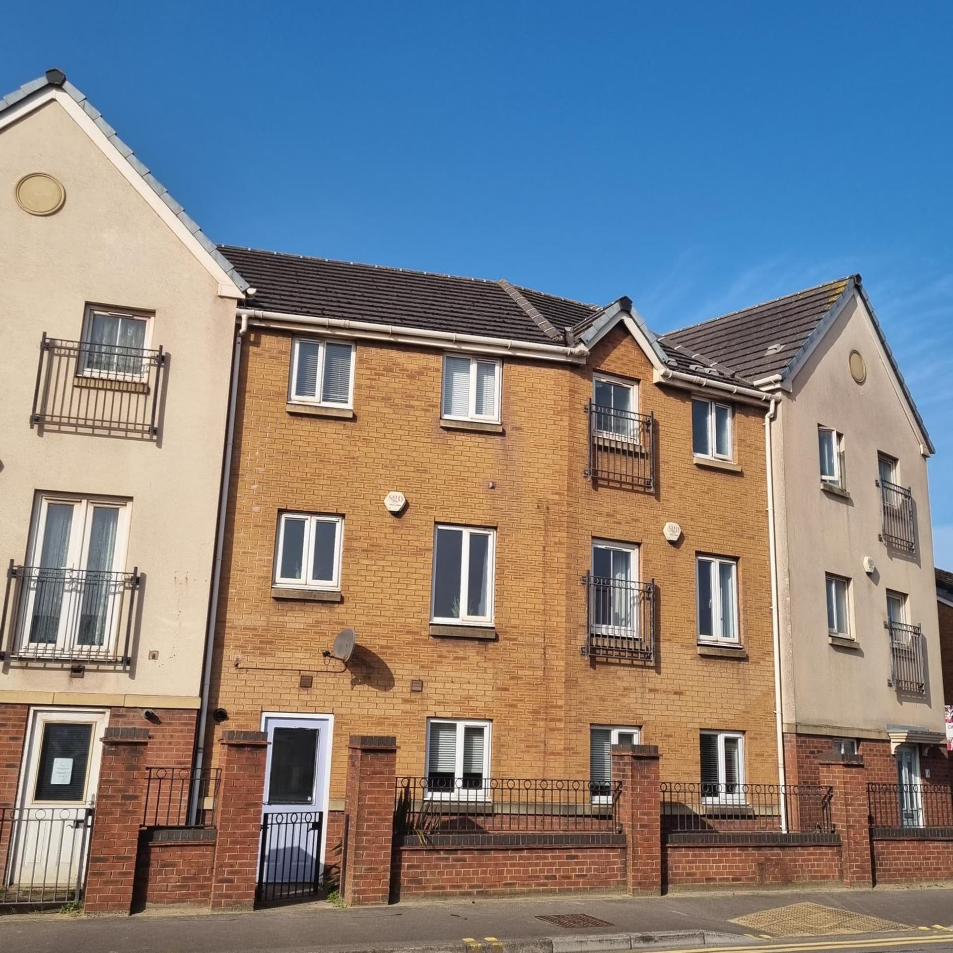 Sea Escape The Tardiis Beachfront location Aberavon beach Exclusive contractor booking 4 bed Driveway parking