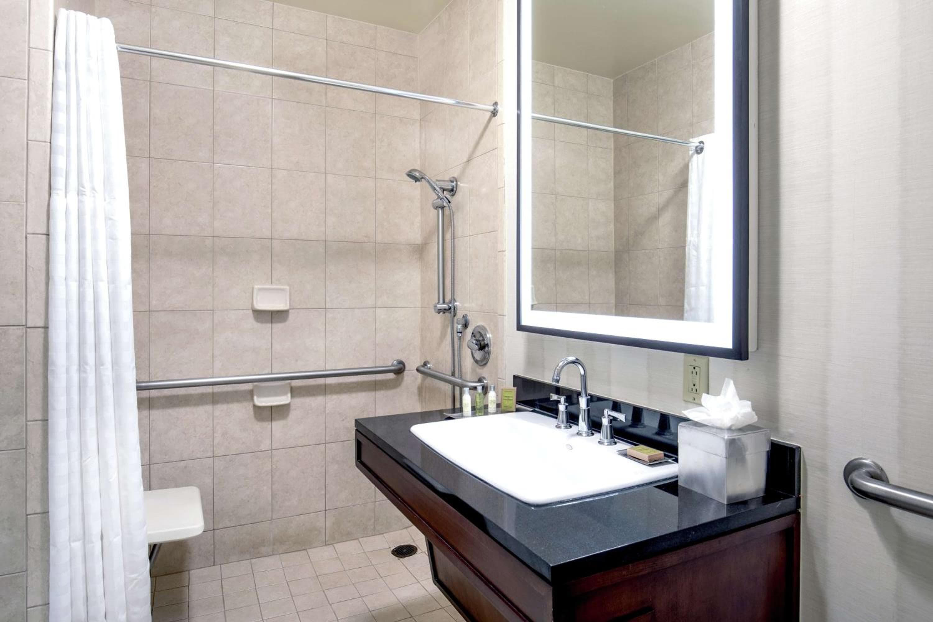 DoubleTree by Hilton Hotel Nashville Downtown