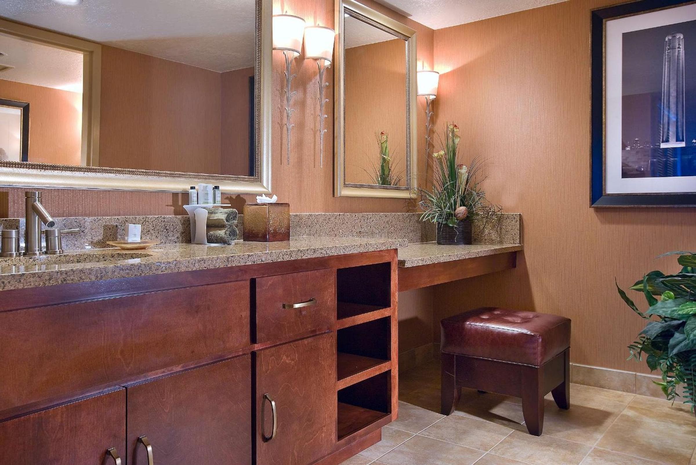 Embassy Suites by Hilton Kansas City International Airport