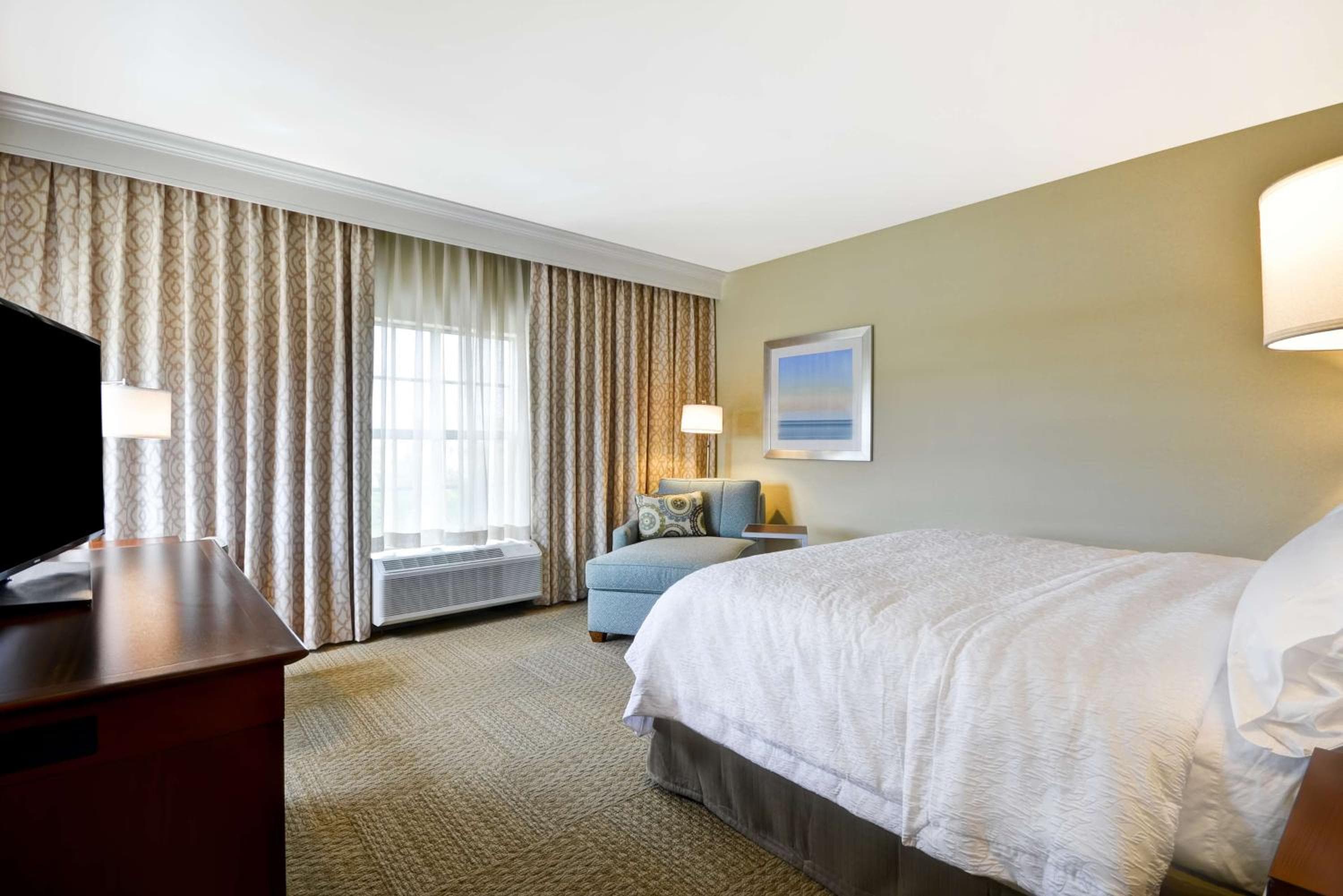 Hampton Inn & Suites Charleston Airport