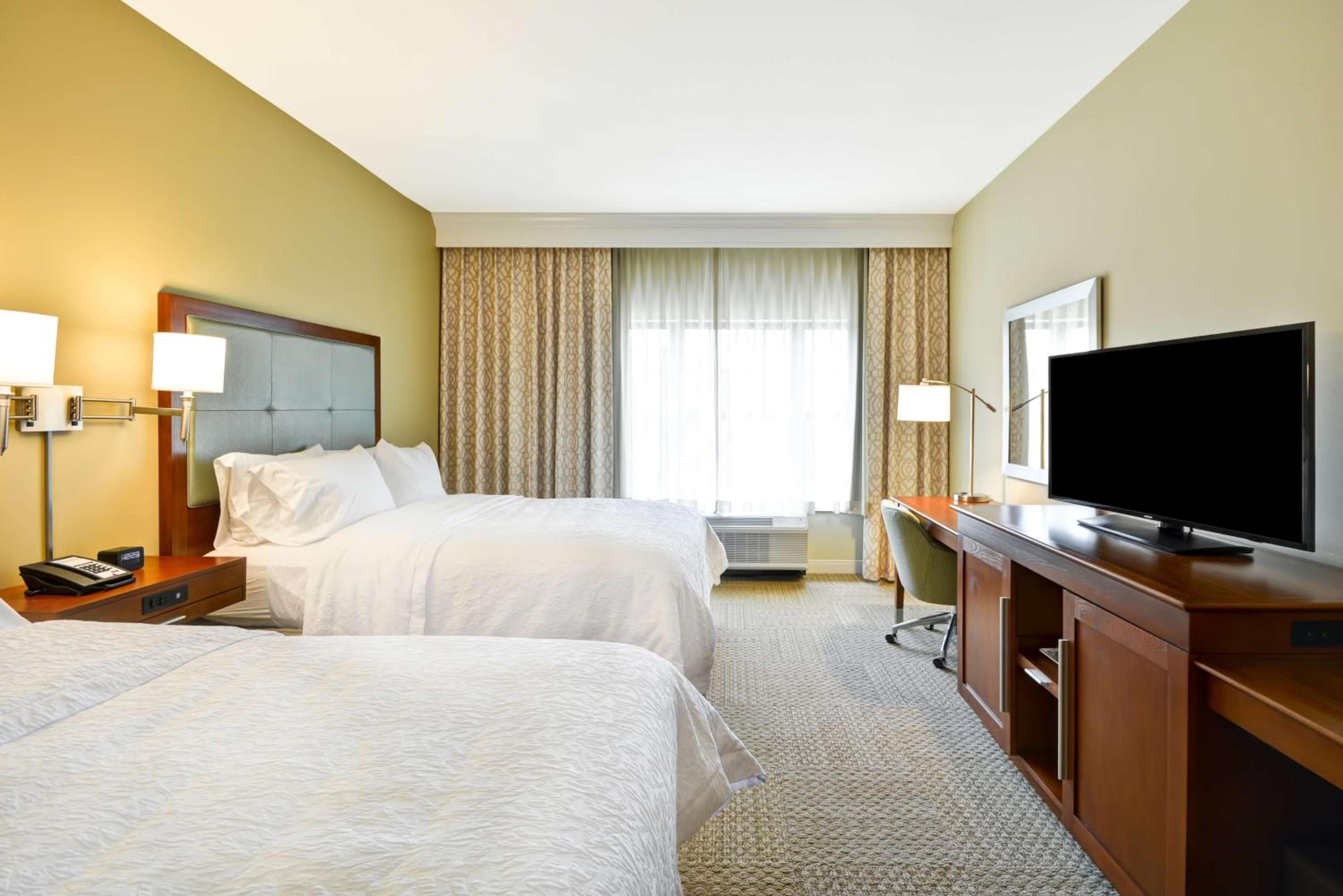 Hampton Inn & Suites Charleston Airport