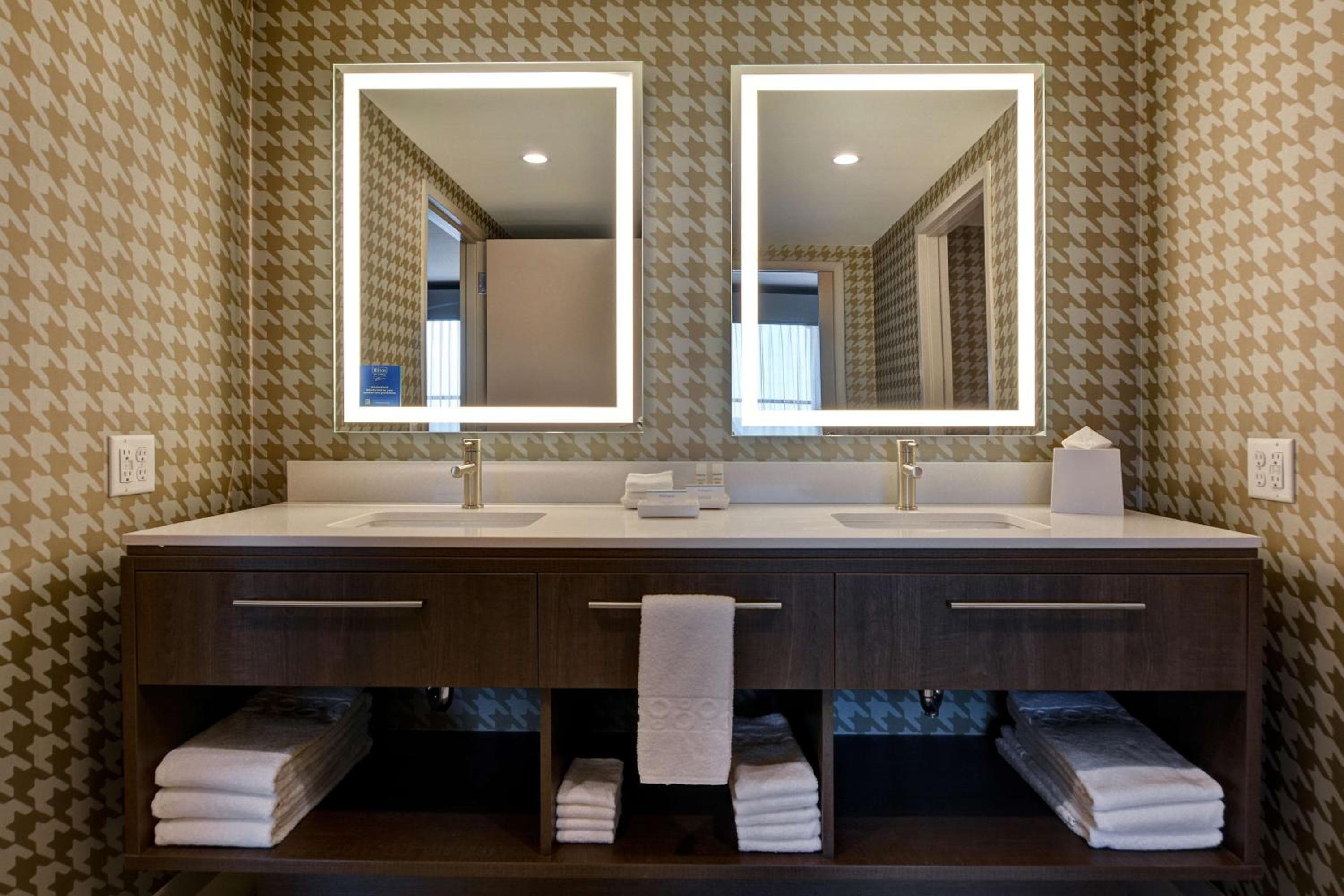 Home2 Suites By Hilton Orlando Flamingo Crossings, FL