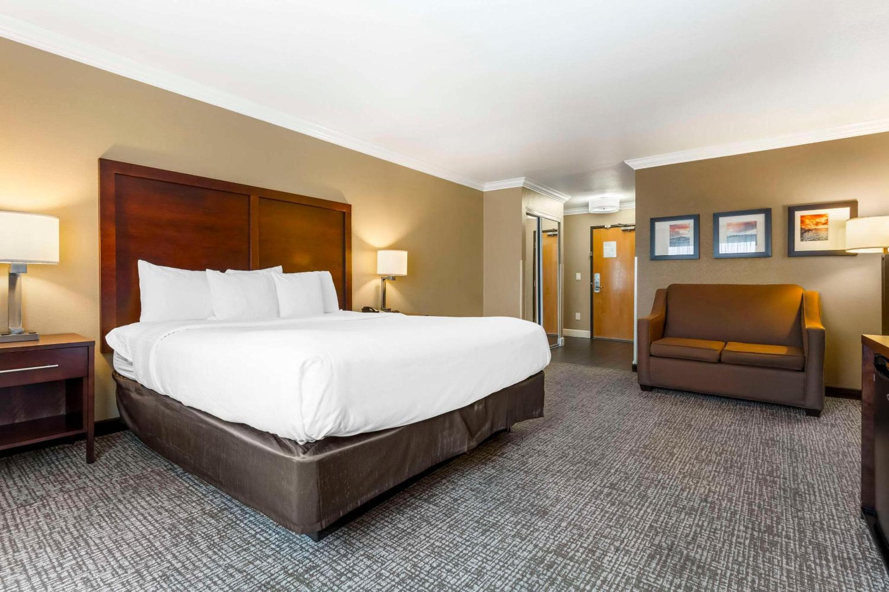 Comfort Inn & Suites Redwood Country