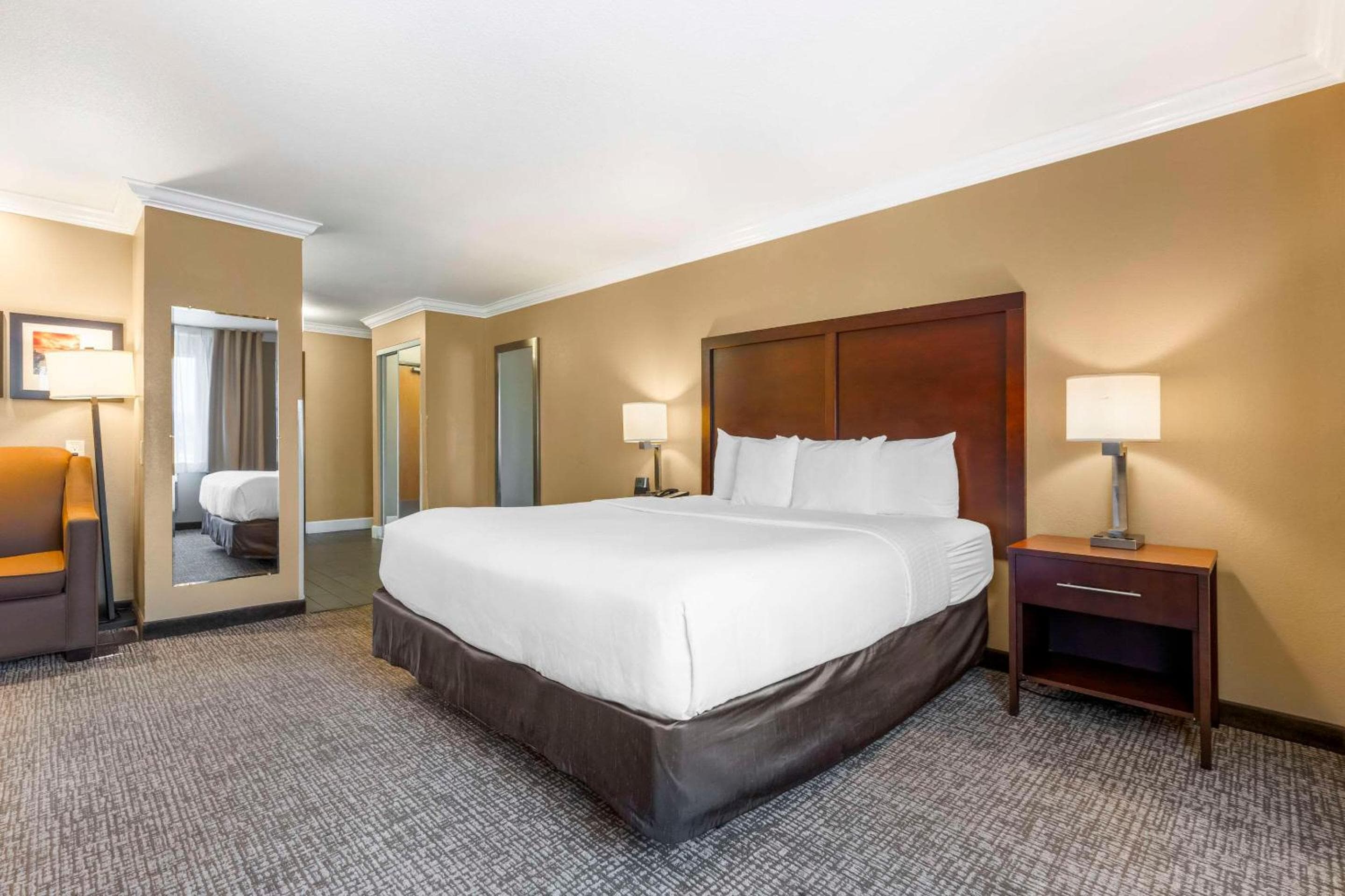 Comfort Inn & Suites Redwood Country