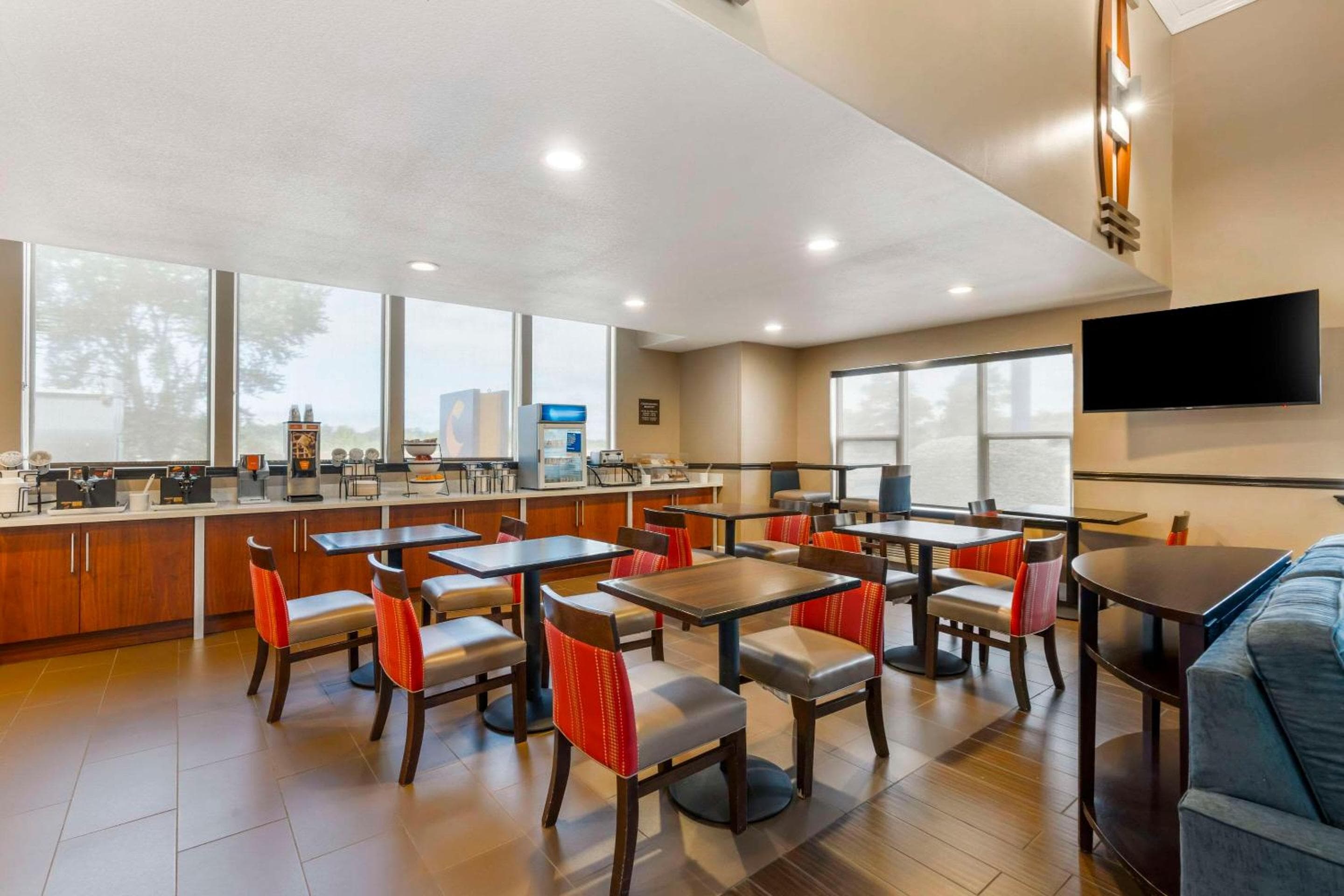 Comfort Inn & Suites Redwood Country