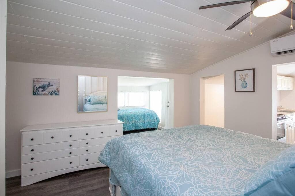 Quaint, Immaculate Bright Cottage in Ozona