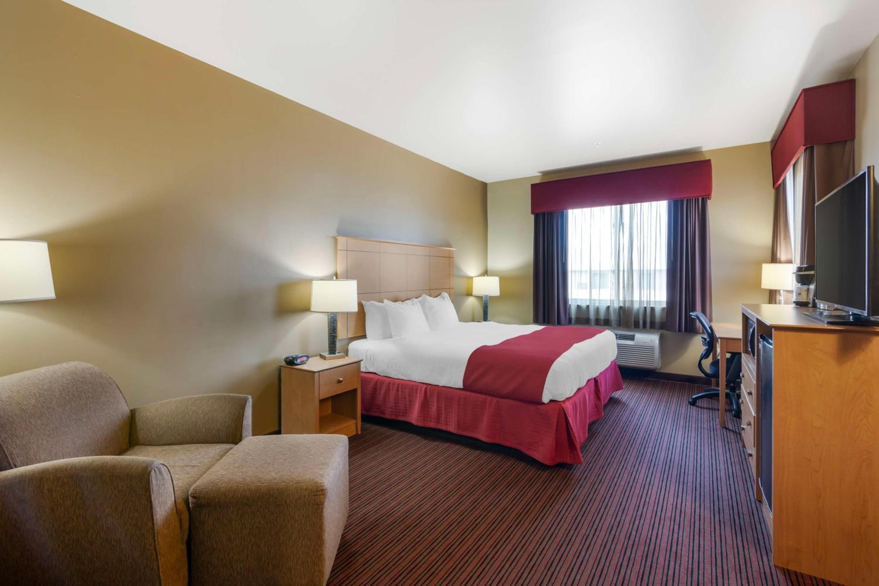 Best Western Golden Prairie Inn and Suites