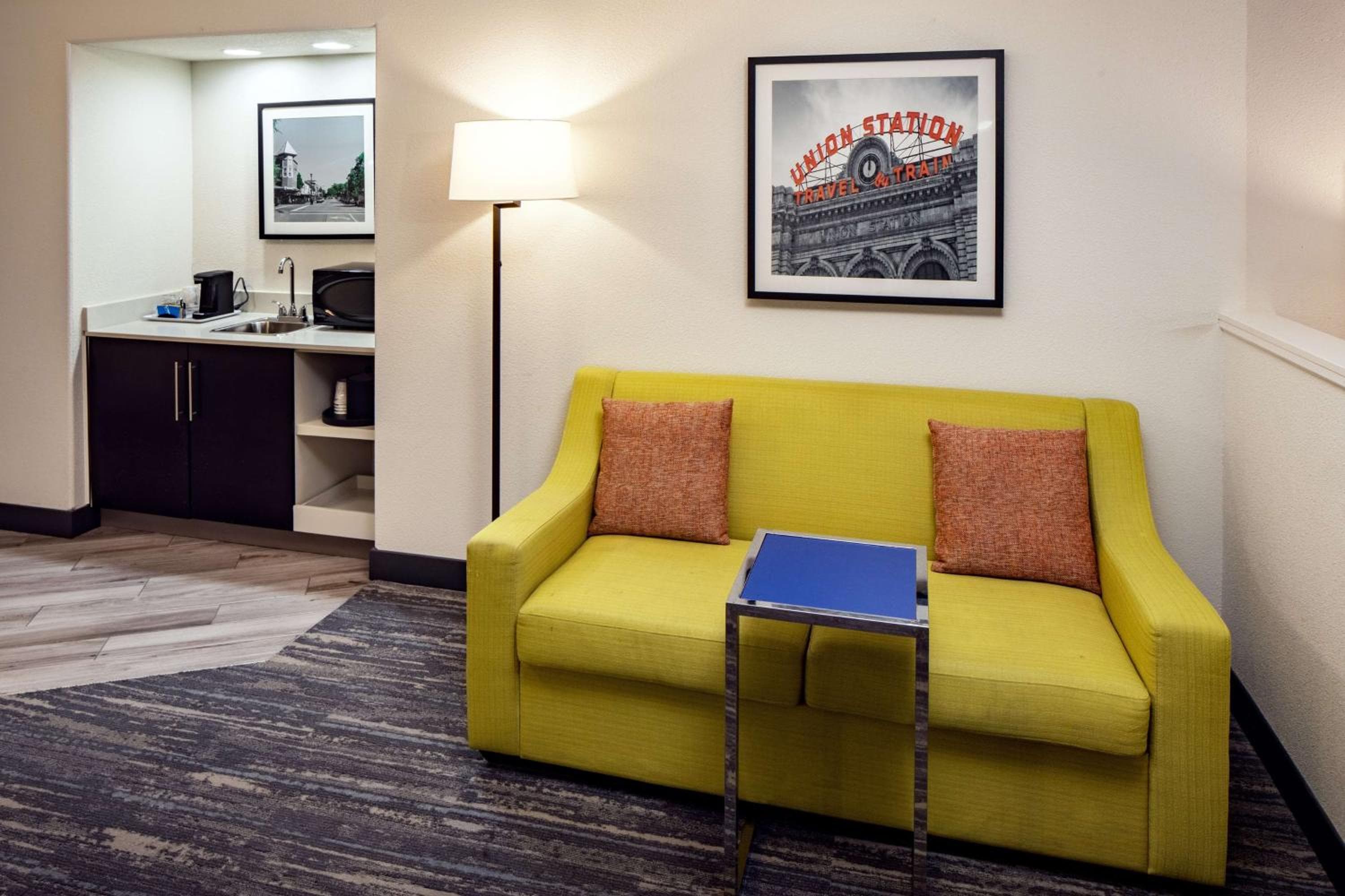 Hampton Inn & Suites Parker
