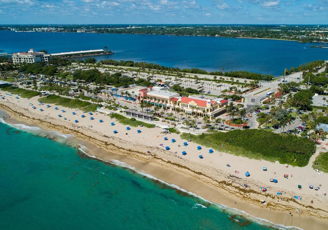 M Lake Worth Beach - Modern Villas Near West Palm Beach, Chic Retro Vibes, King Bed, Cozy Backyard, BBQ, Workspace, High-Speed Internet, Free Parking, 5 Mi