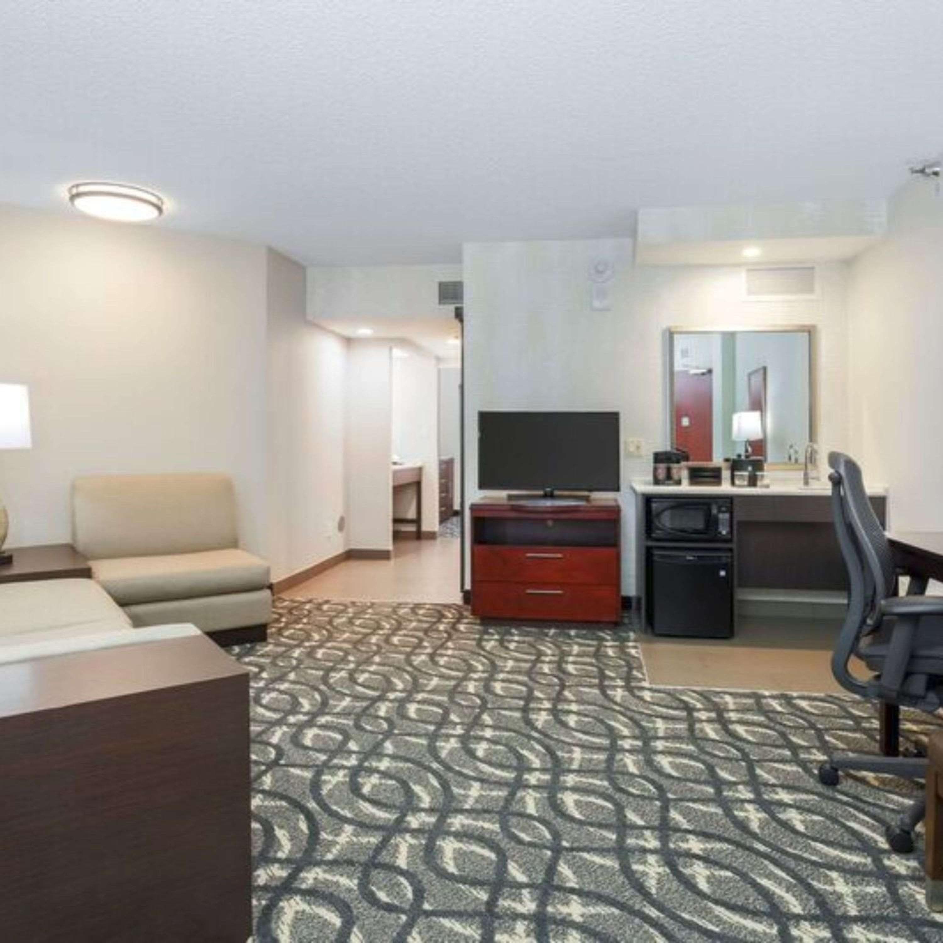 Embassy Suites by Hilton Dallas-Love Field