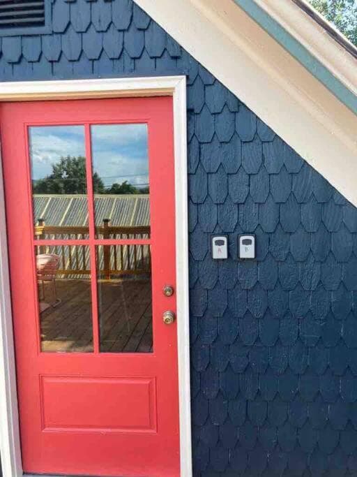 Historic Glacier Getaway with Spectacular Views-20mins to Glacier National Park-10mins to airport and walkable to downtown!