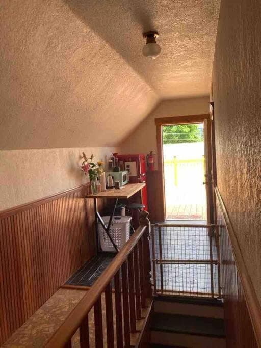 Historic Glacier Getaway with Spectacular Views-20mins to Glacier National Park-10mins to airport and walkable to downtown!
